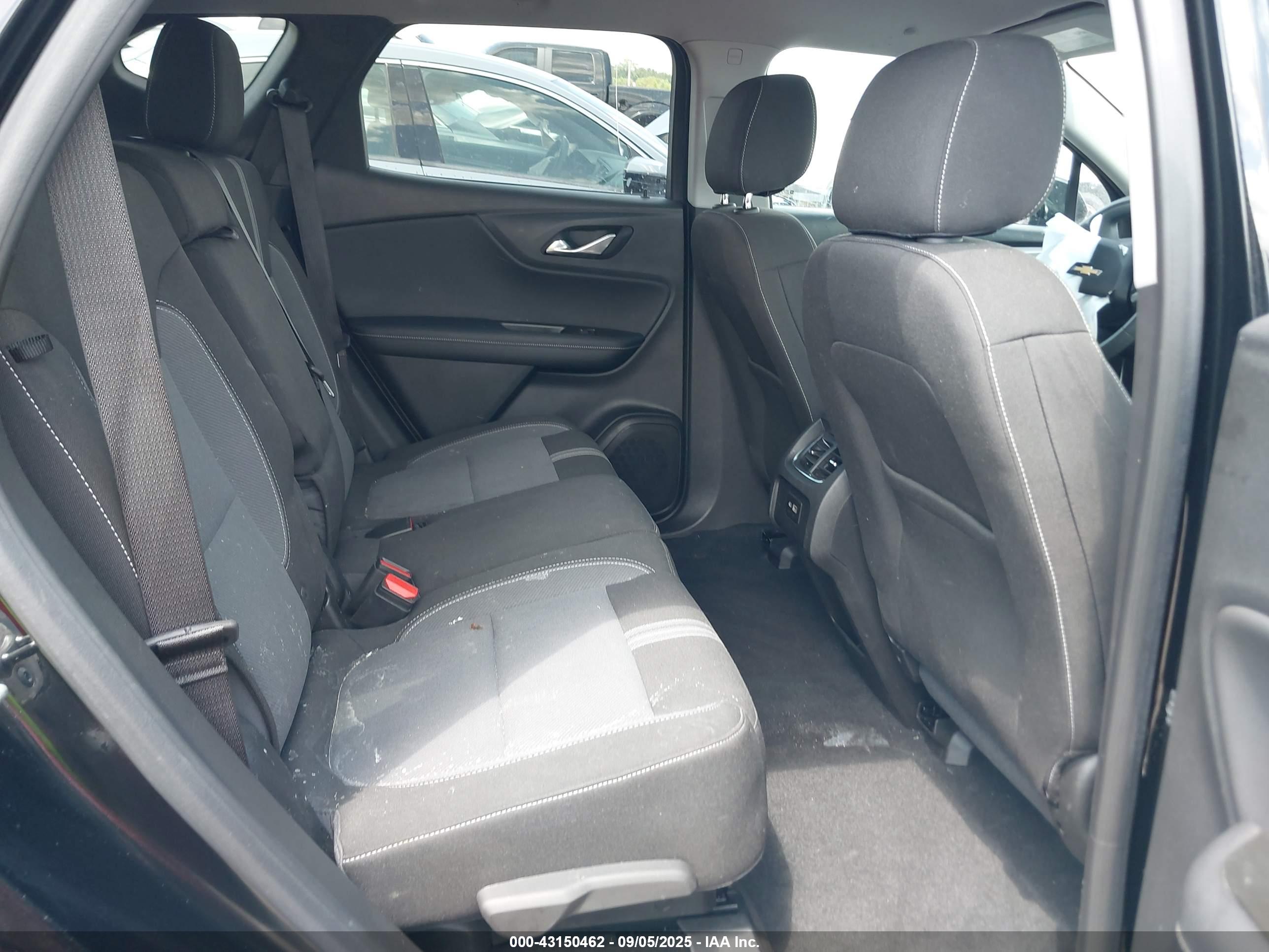 CHEVROLET BLAZER image 8