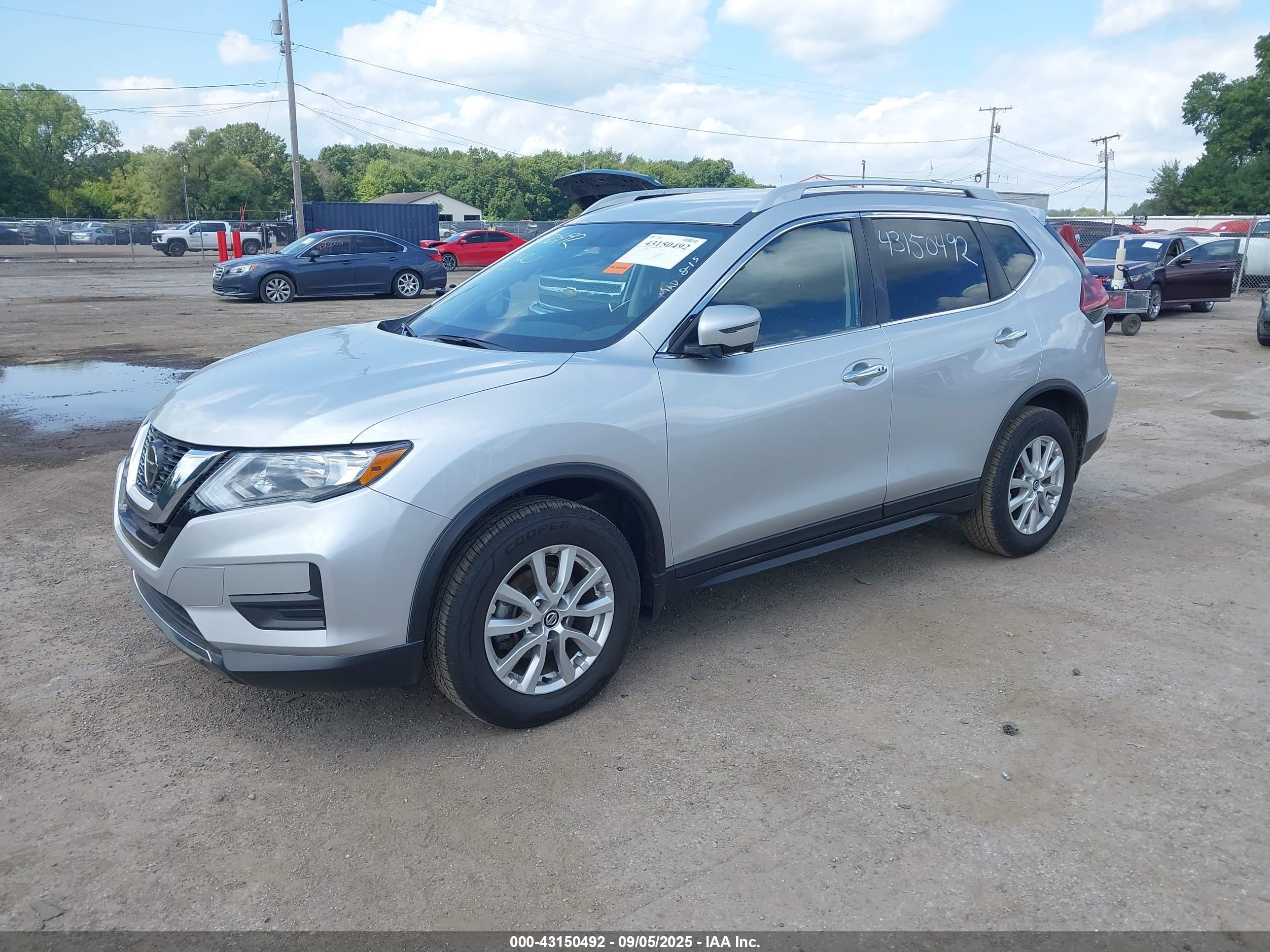 NISSAN ROGUE image 2