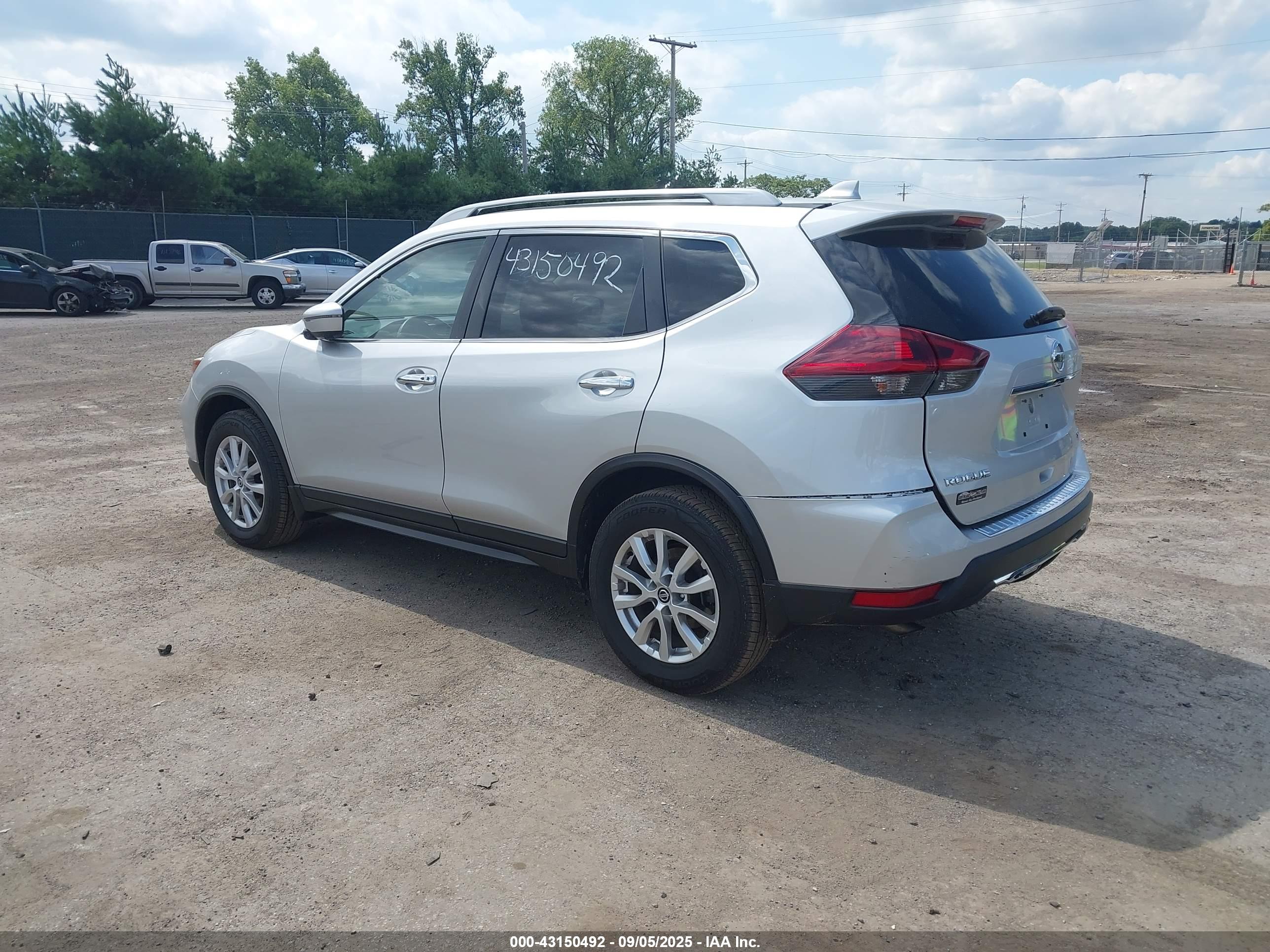 NISSAN ROGUE image 3