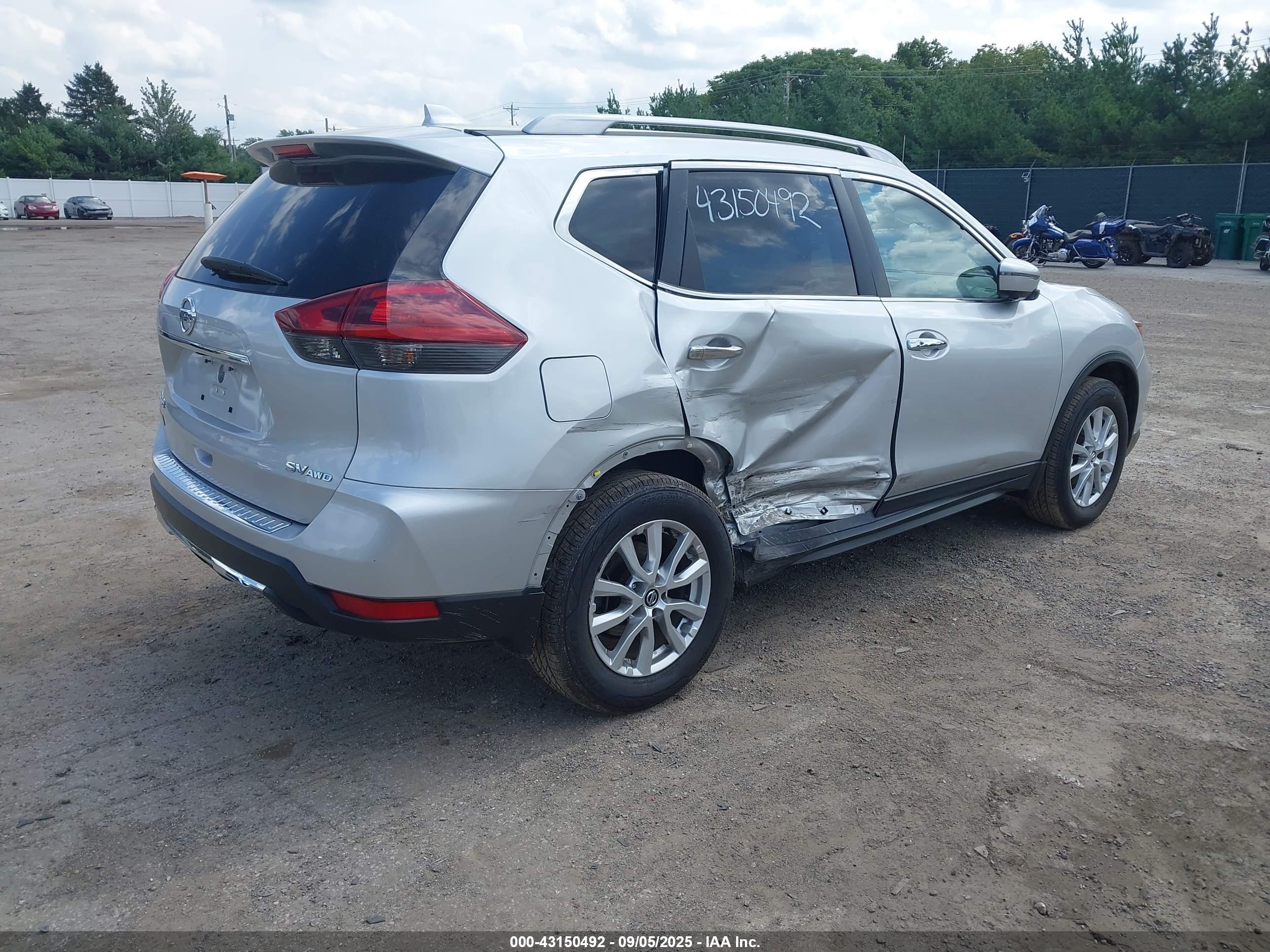 NISSAN ROGUE image 4