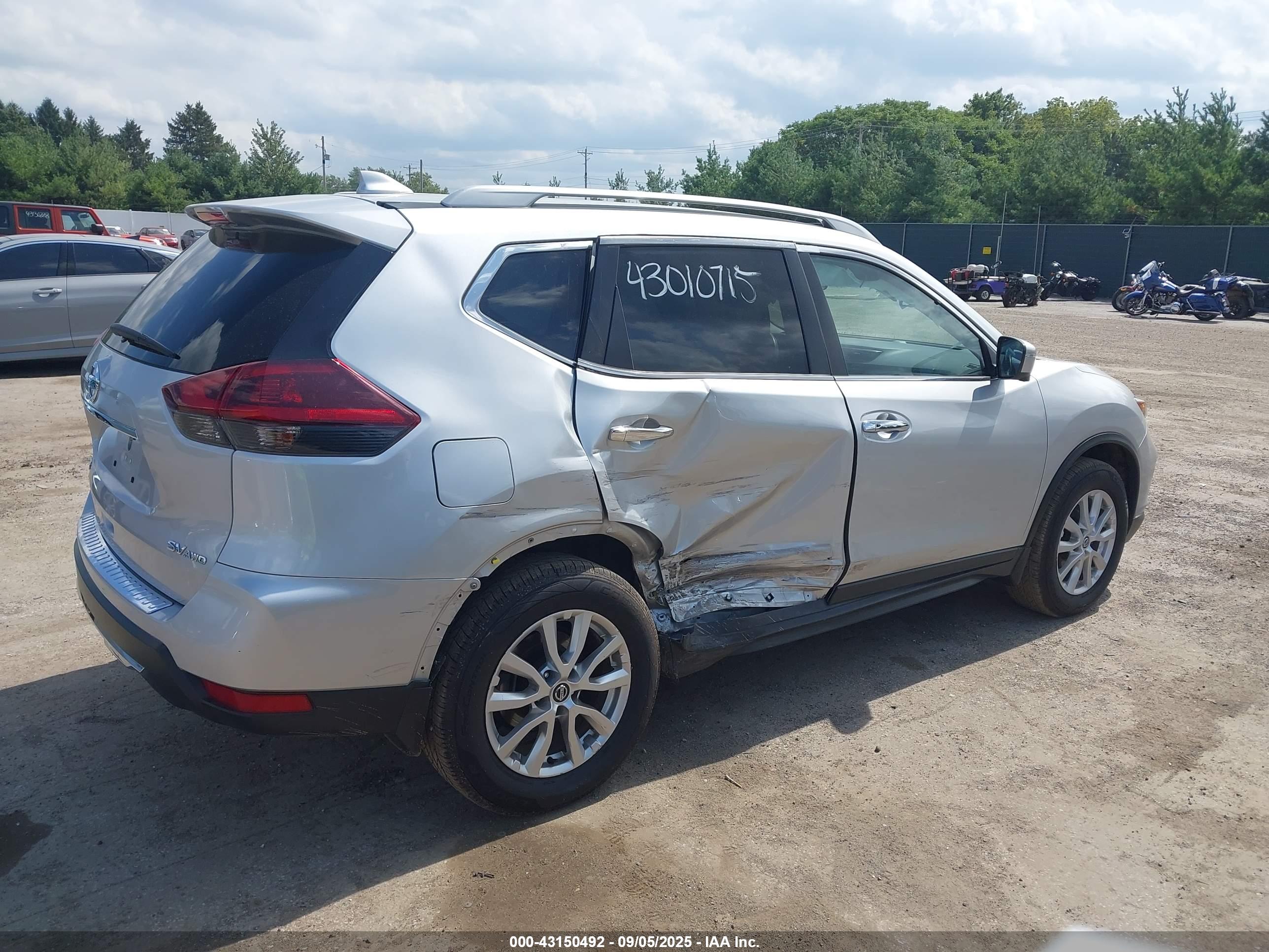 NISSAN ROGUE image 6