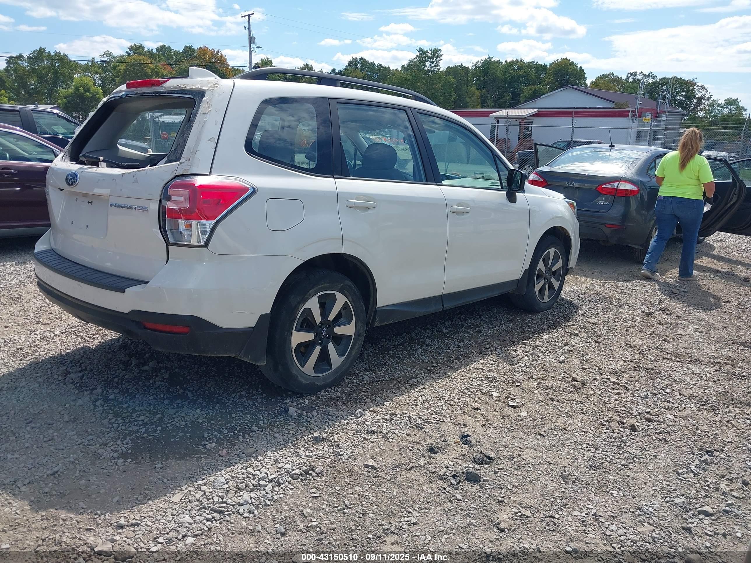 SUBARU FORESTER image 4