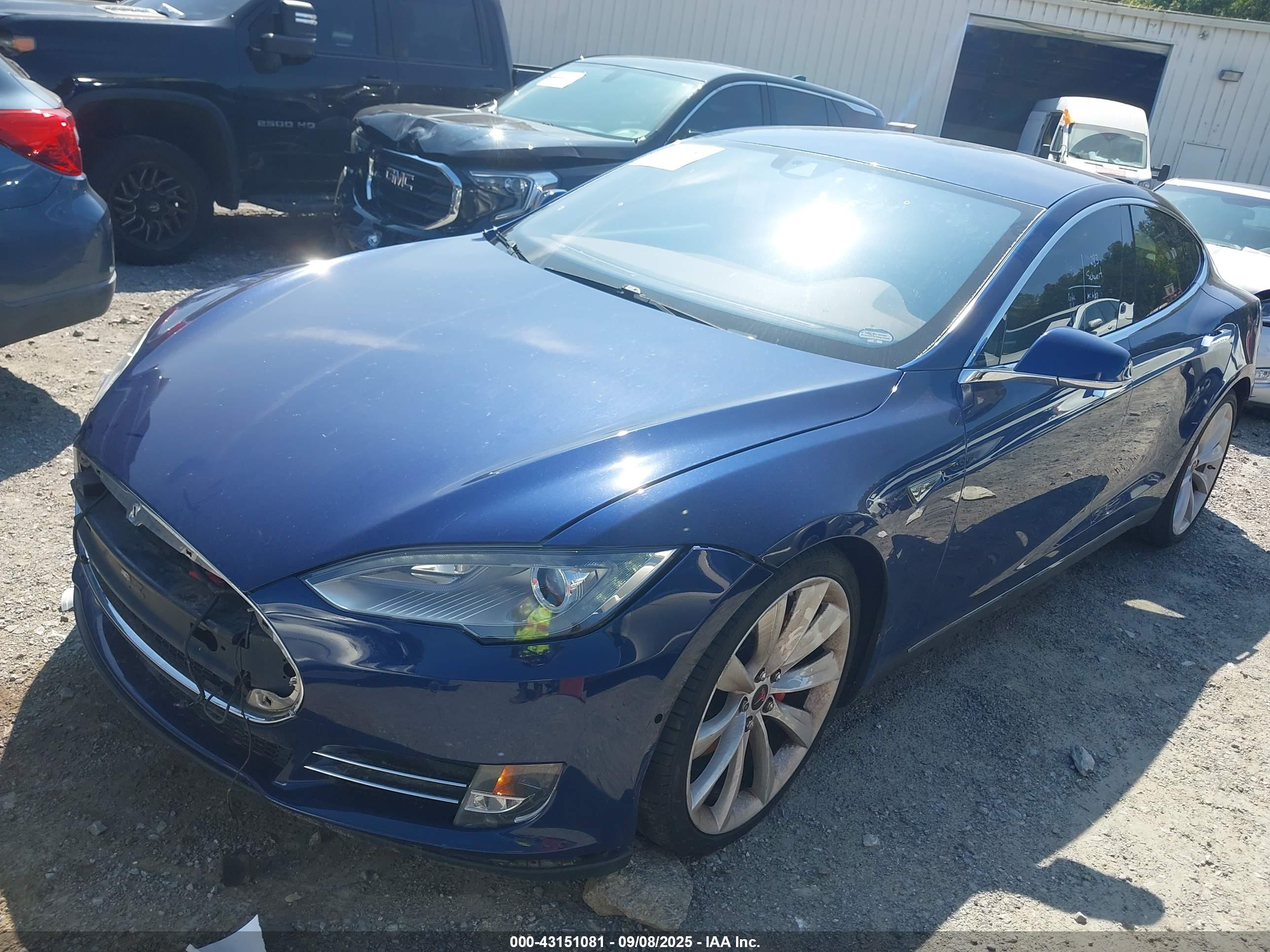 TESLA MODEL image 2
