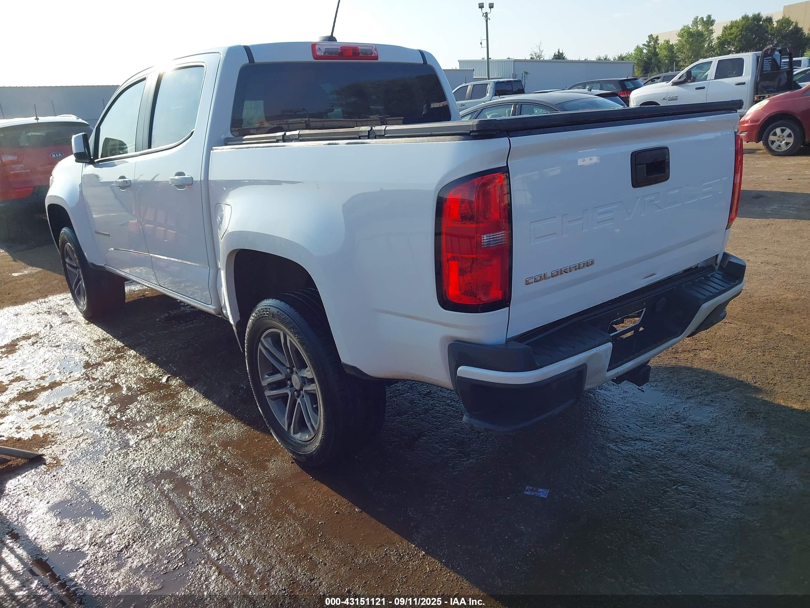 CHEVROLET COLORADO image 3