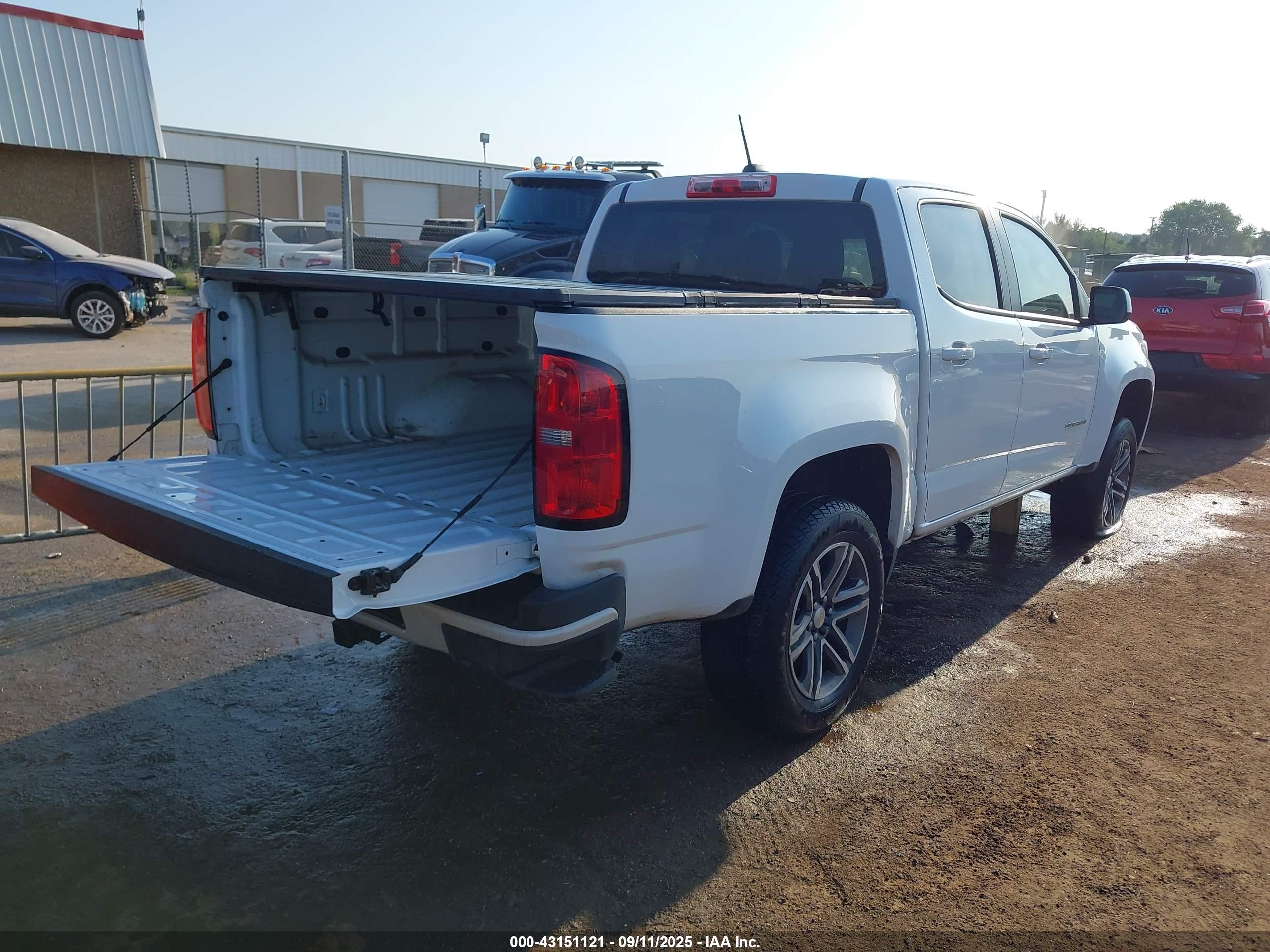 CHEVROLET COLORADO image 4