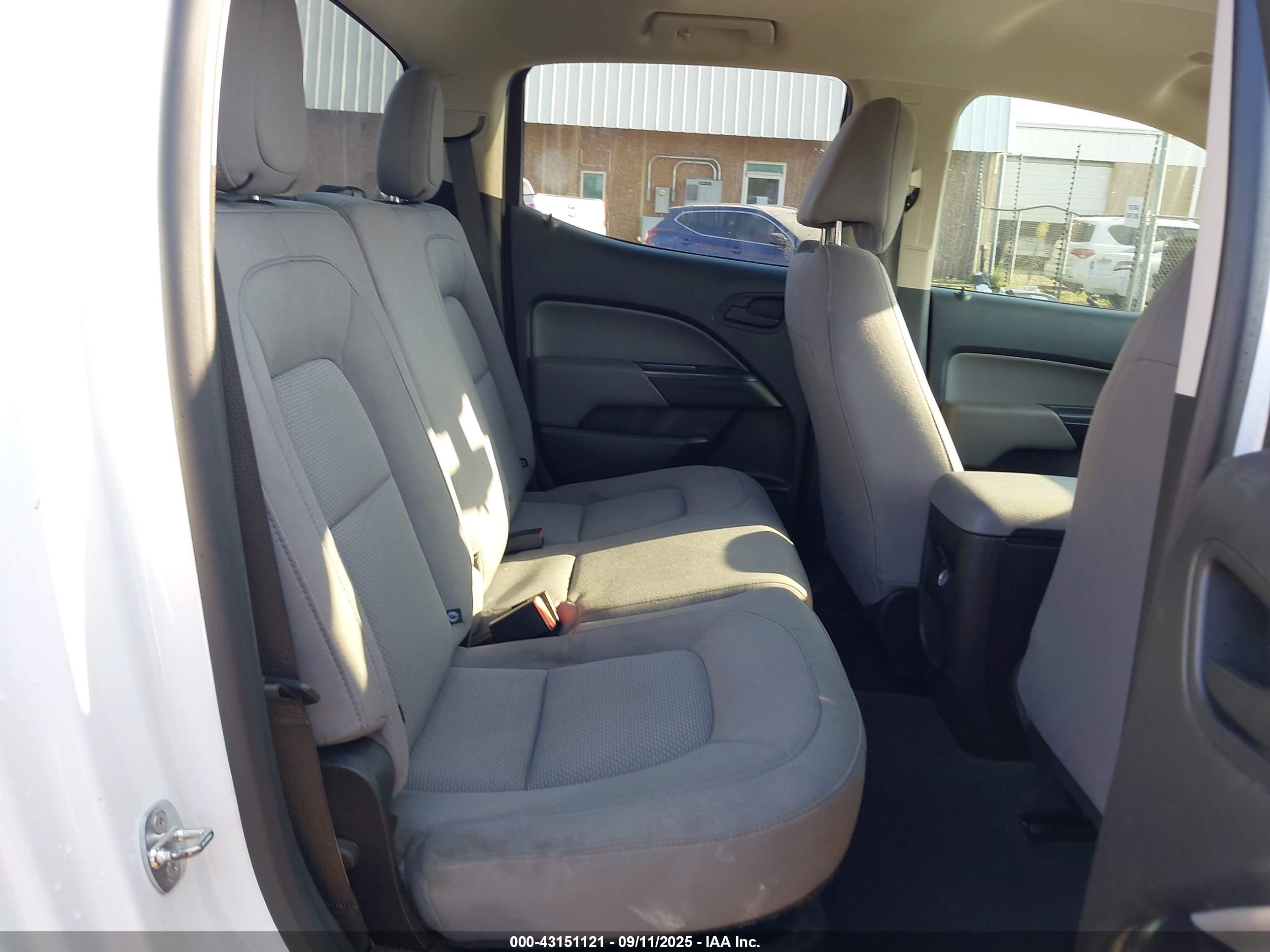 CHEVROLET COLORADO image 8