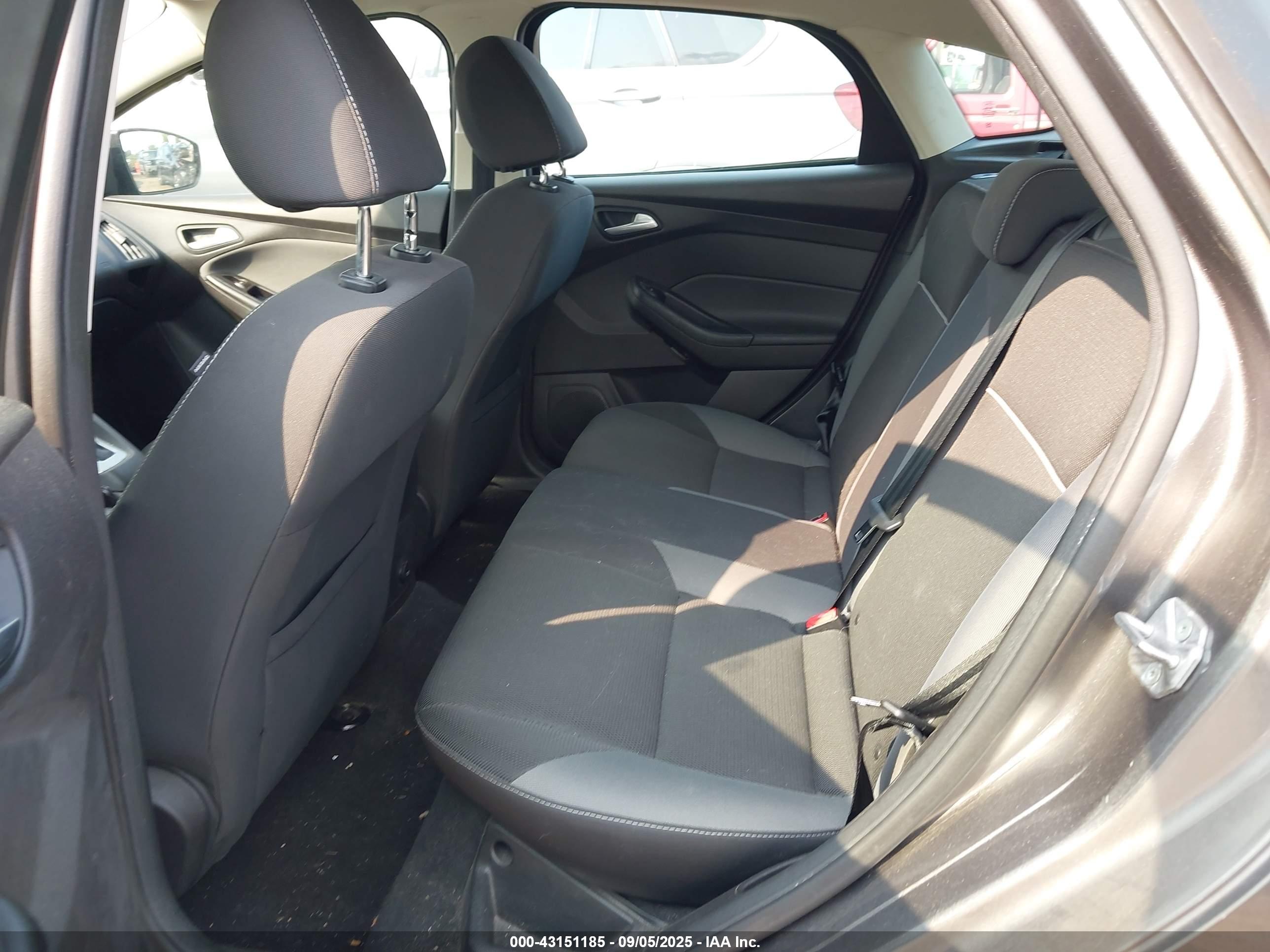 FORD FOCUS image 8
