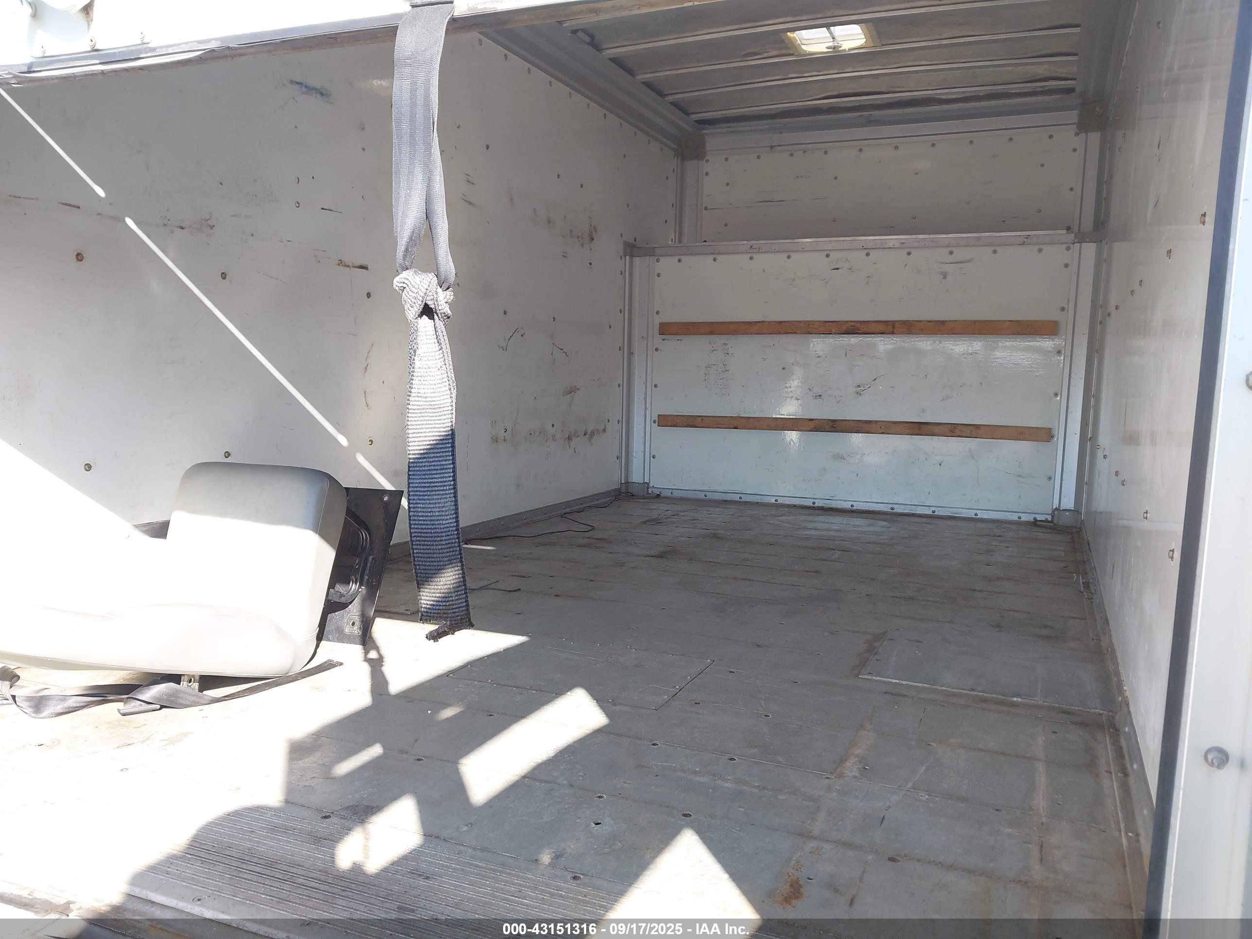 FORD E-450 image 7