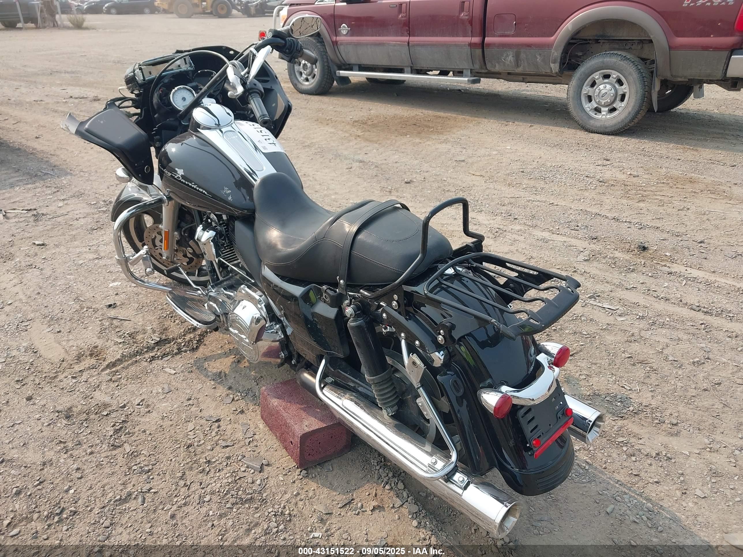 HARLEY-DAVIDSON FLTRX image 3