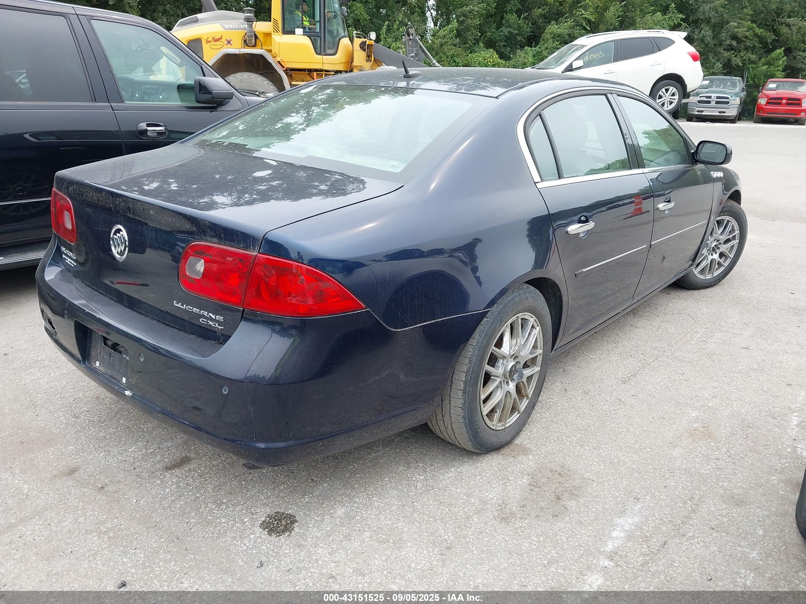 BUICK LUCERNE image 4