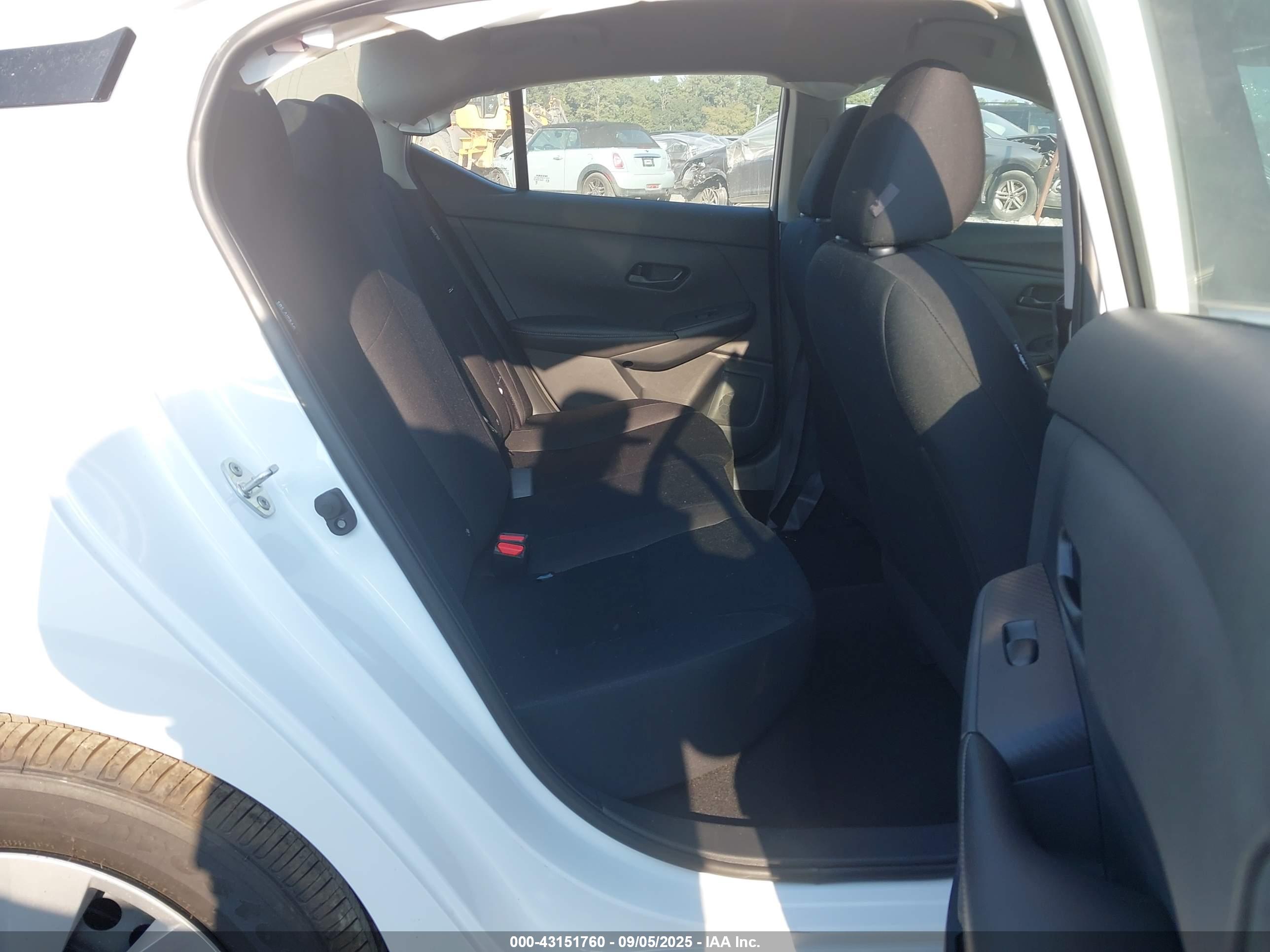 NISSAN SENTRA image 8