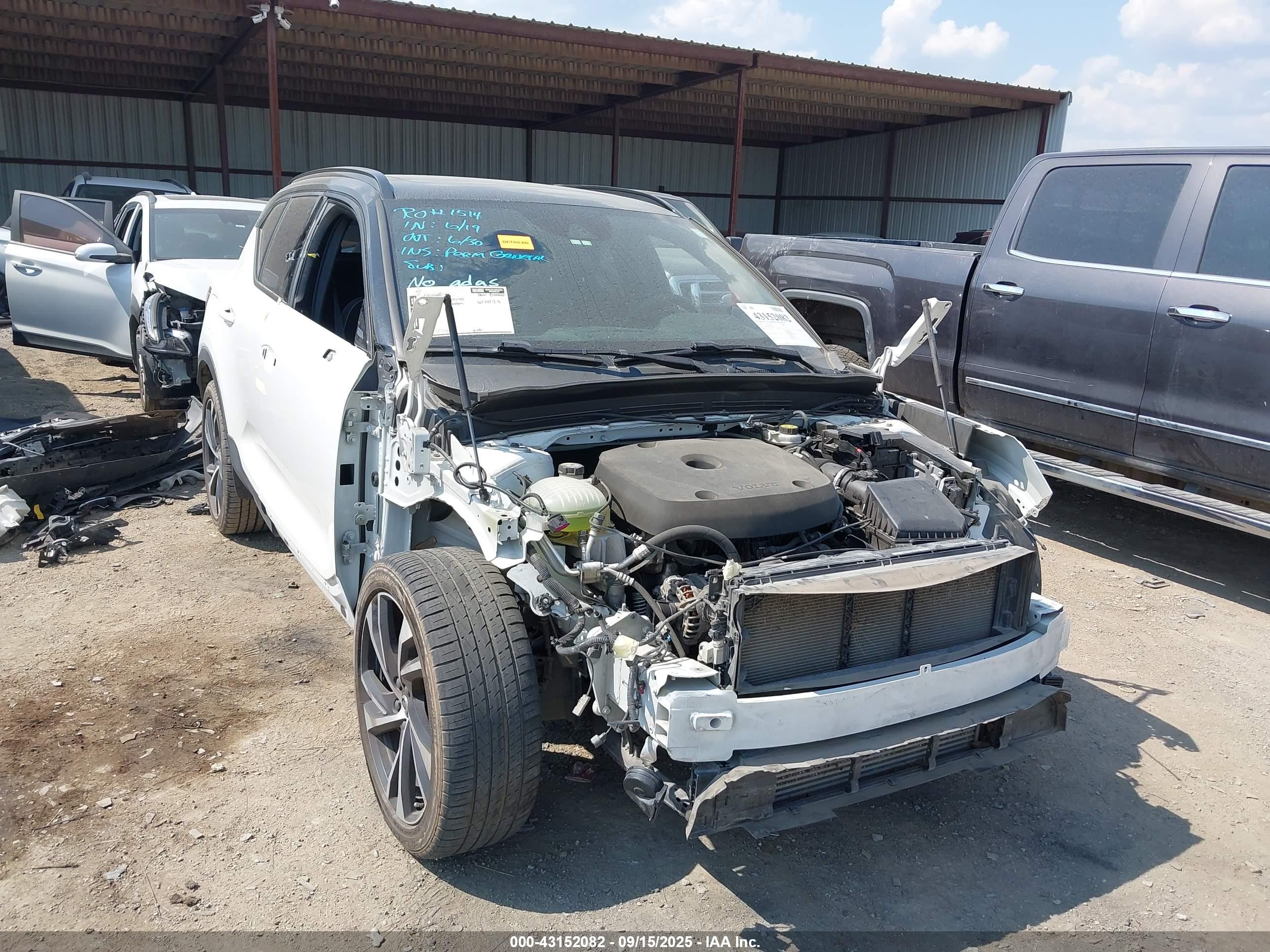 VOLVO XC40 image 6