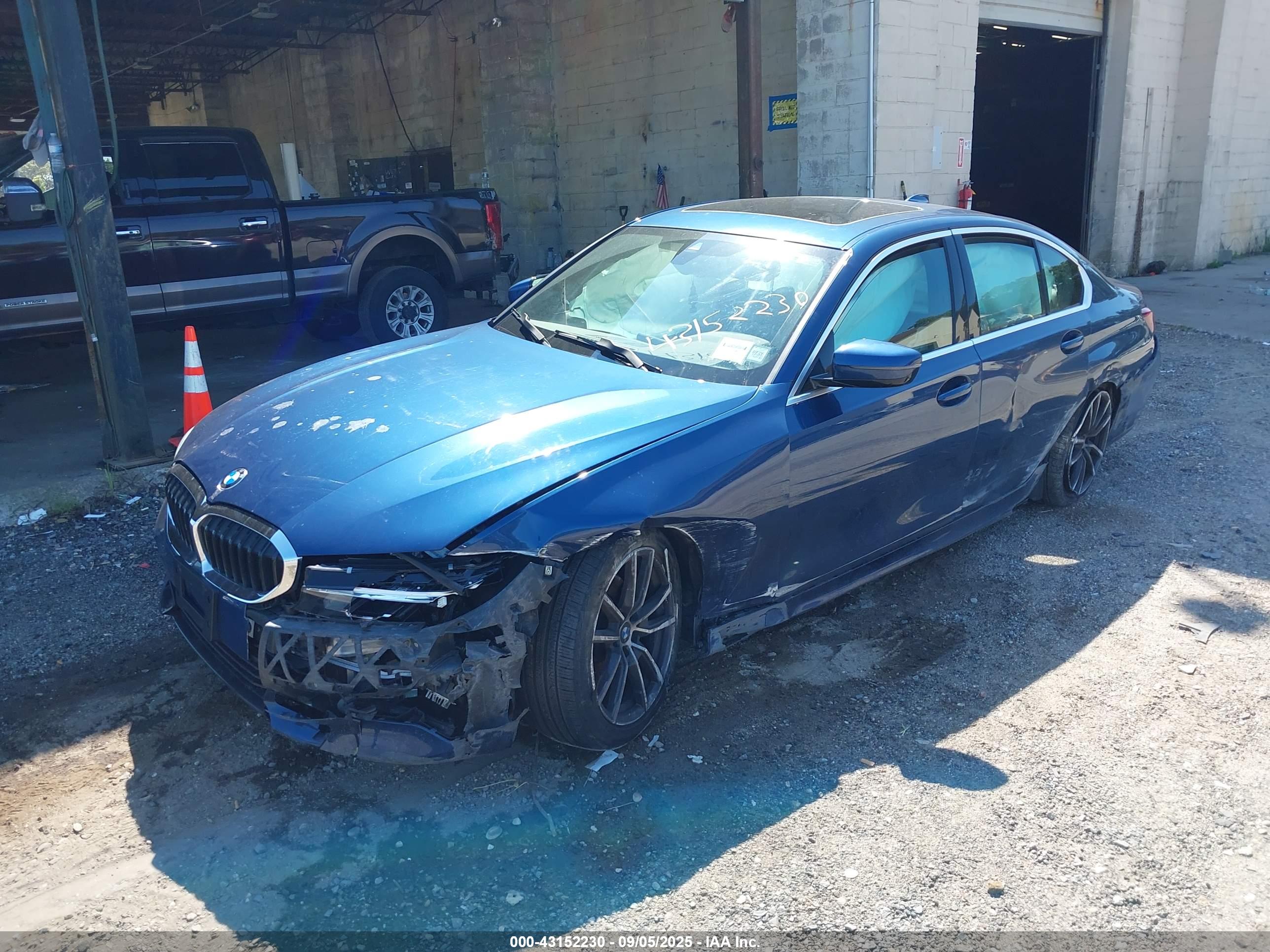 BMW 330I image 2