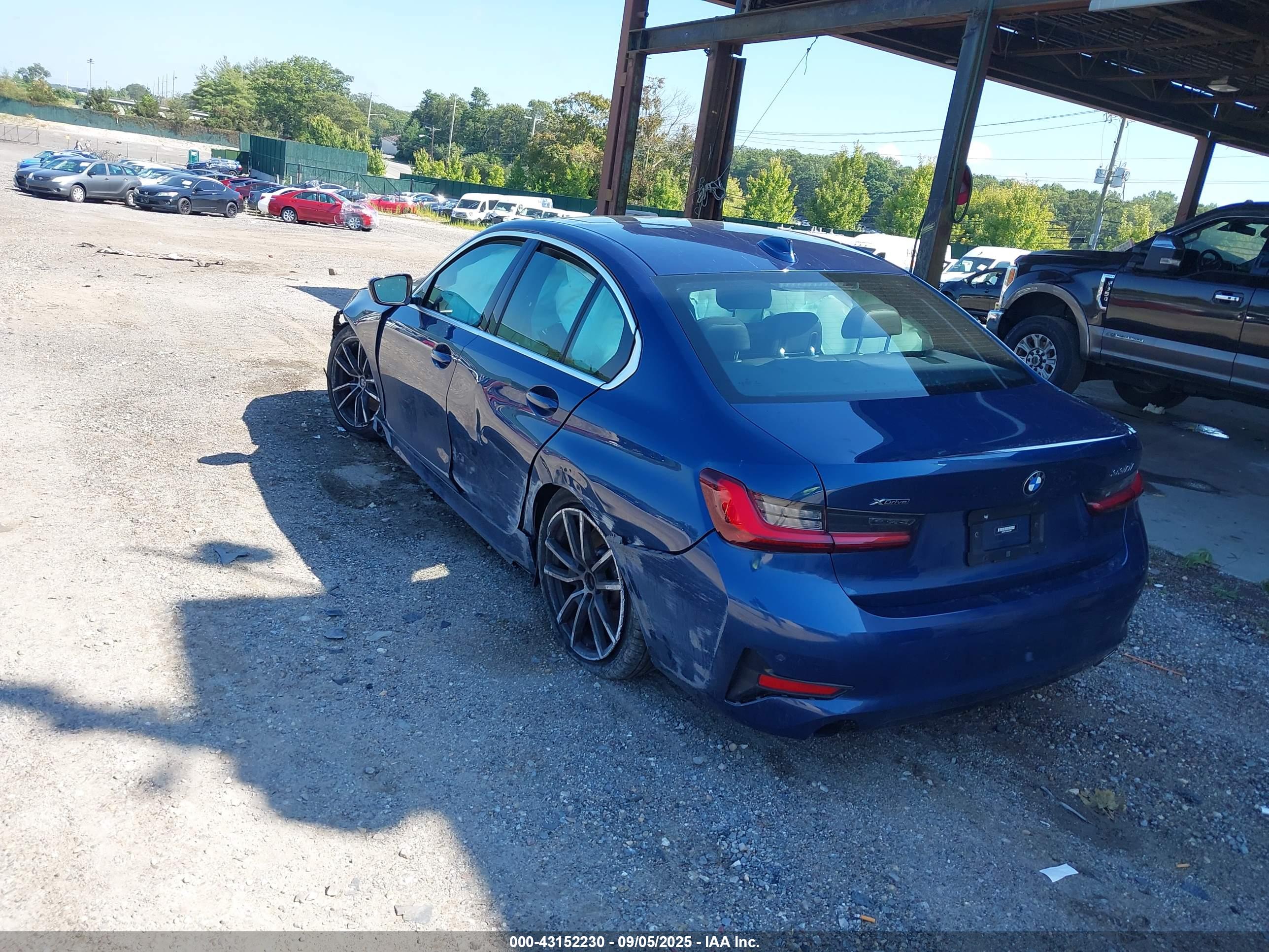 BMW 330I image 3