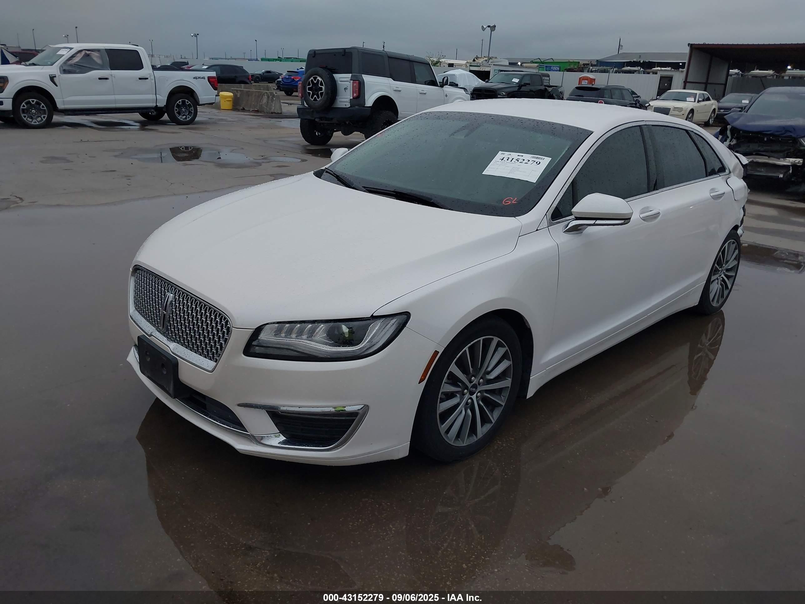 LINCOLN MKZ image 2