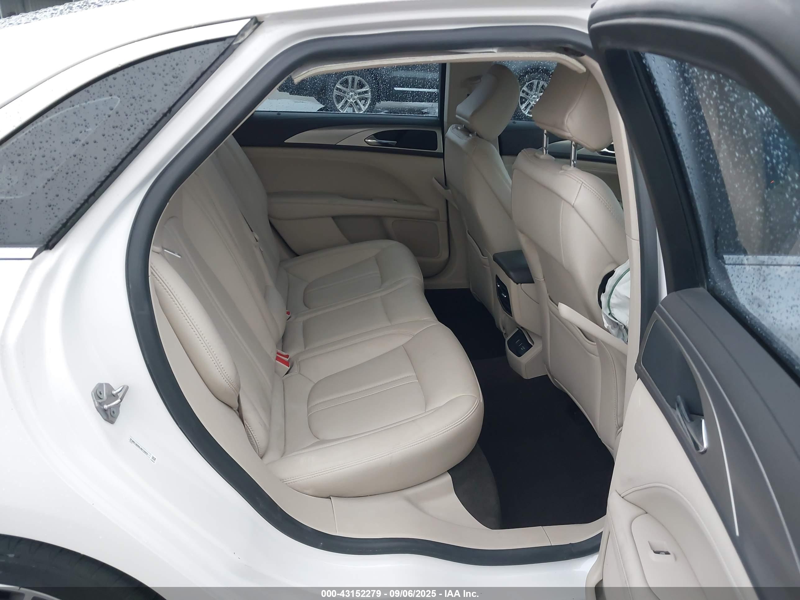 LINCOLN MKZ image 8