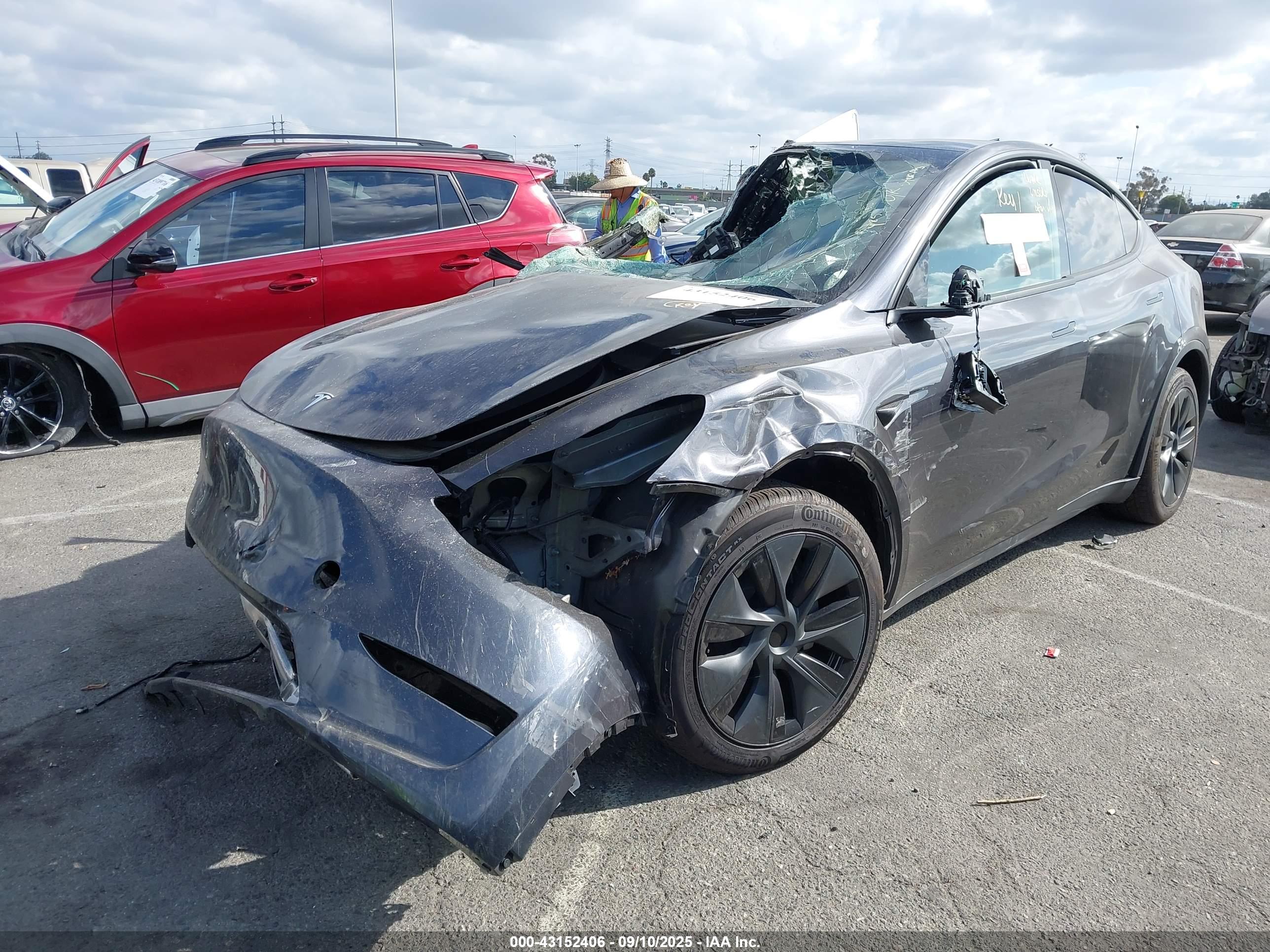 TESLA MODEL image 2