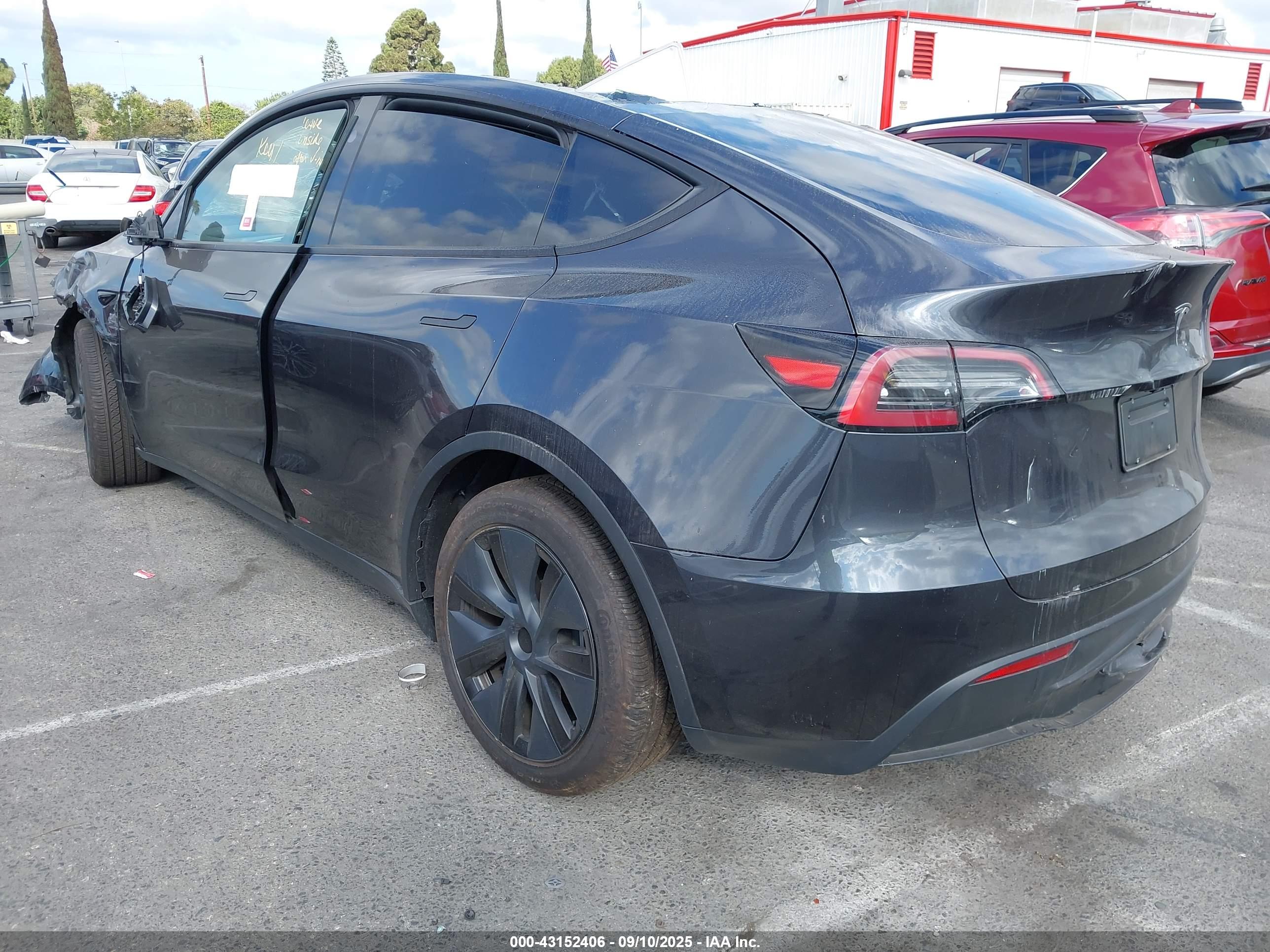 TESLA MODEL image 3