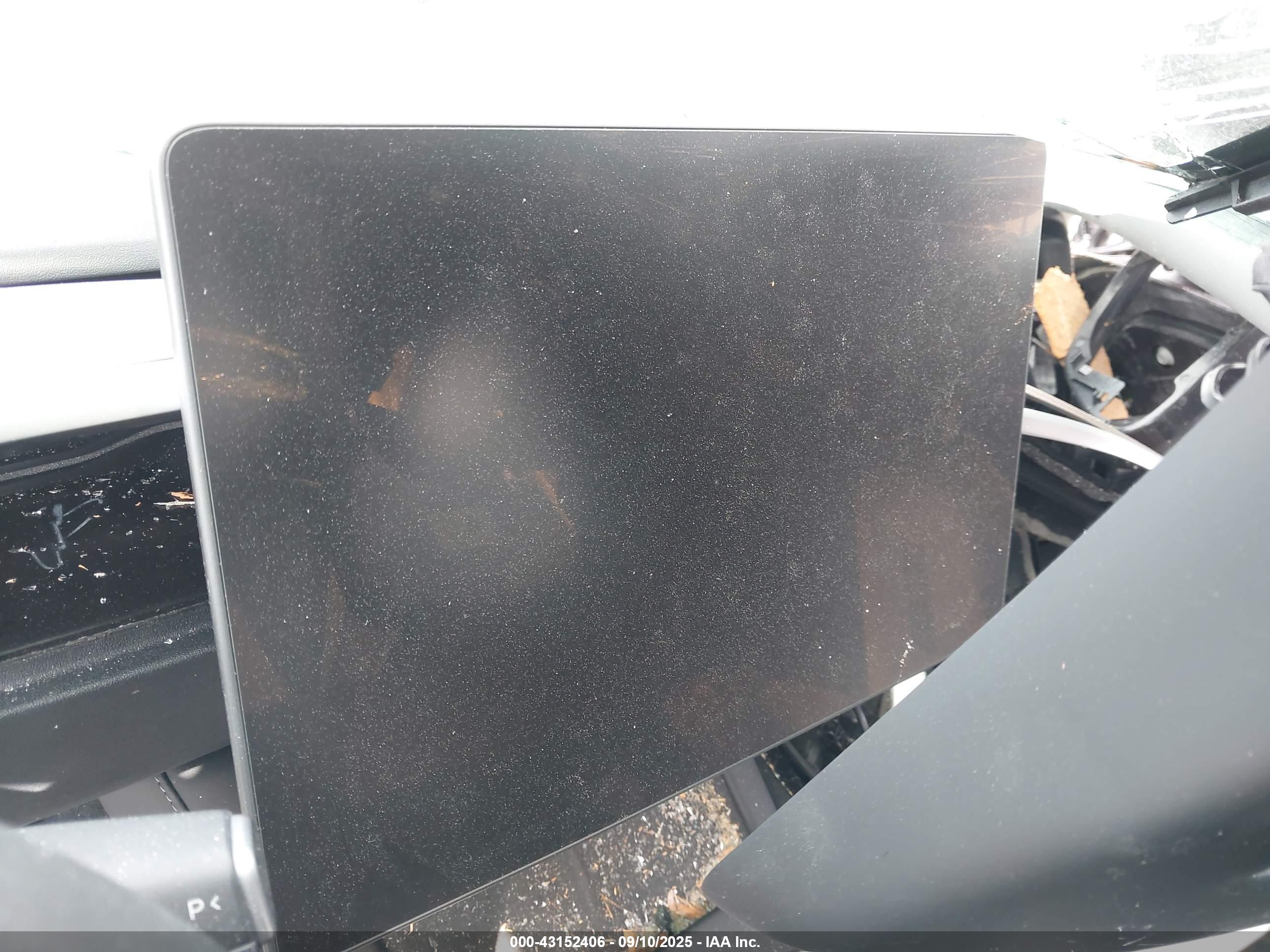 TESLA MODEL image 7