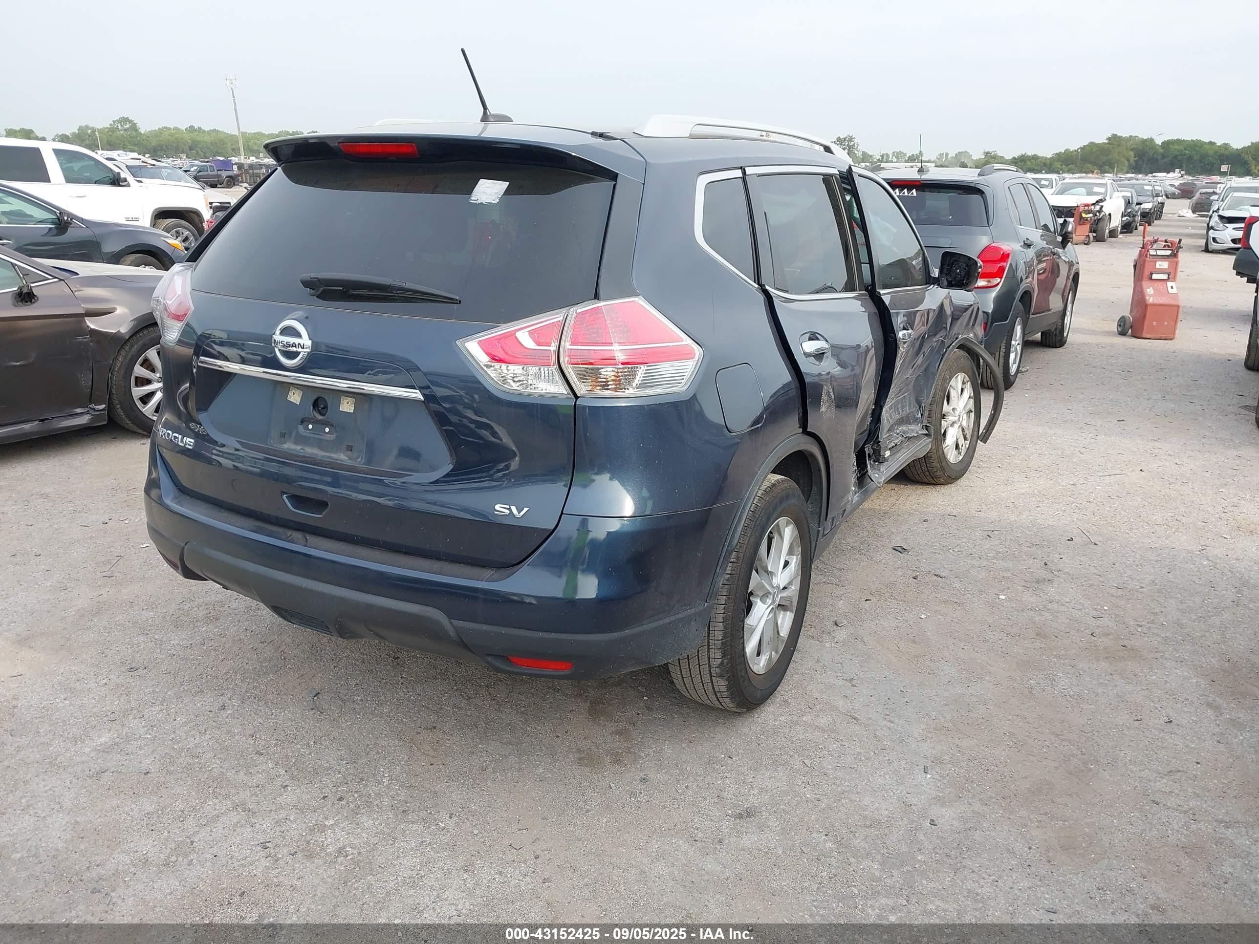 NISSAN ROGUE image 4