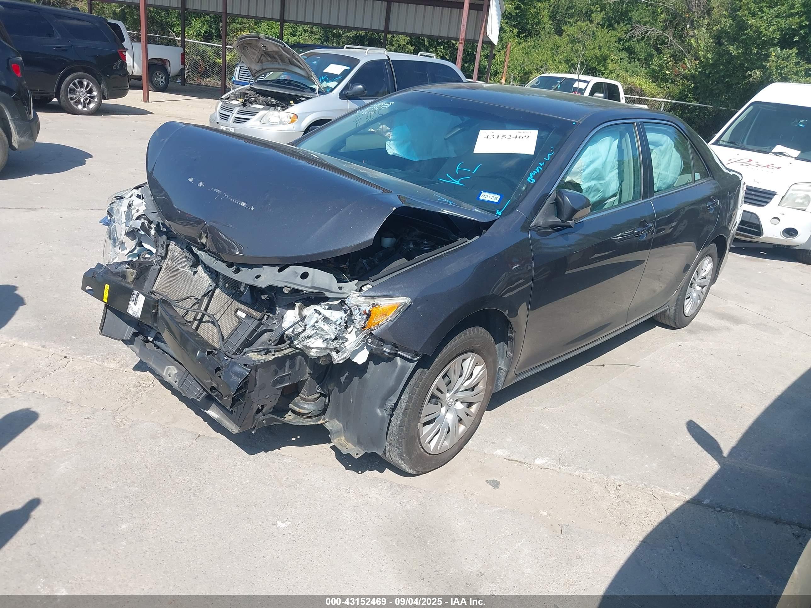 TOYOTA CAMRY image 2