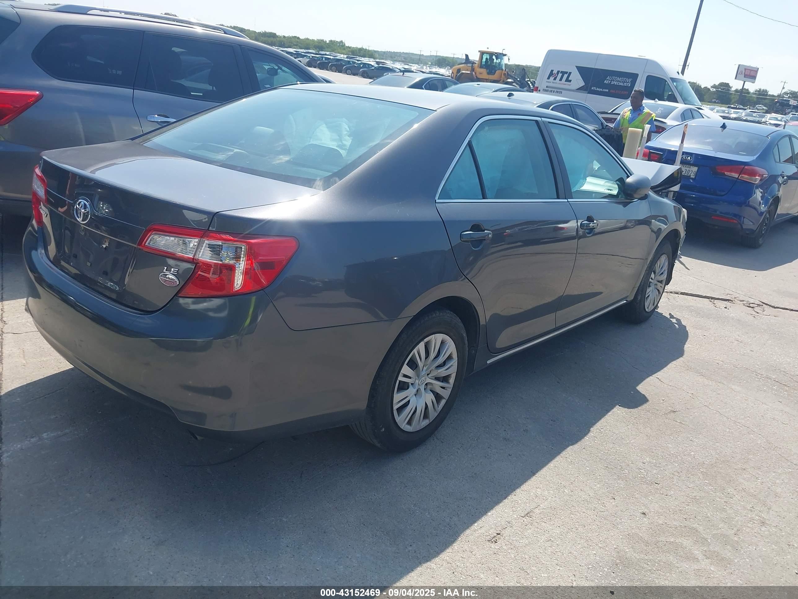 TOYOTA CAMRY image 4