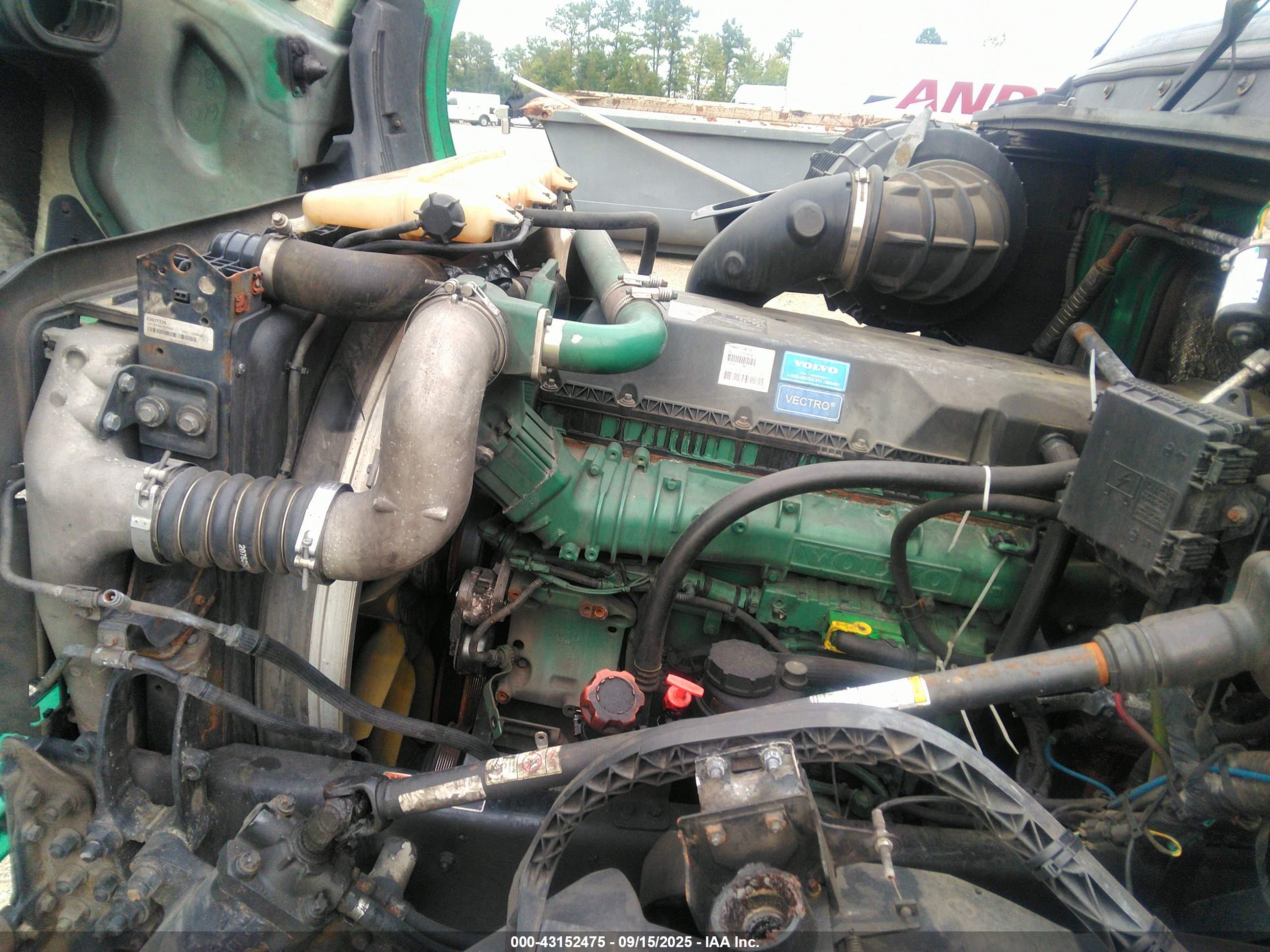 VOLVO VN image 10