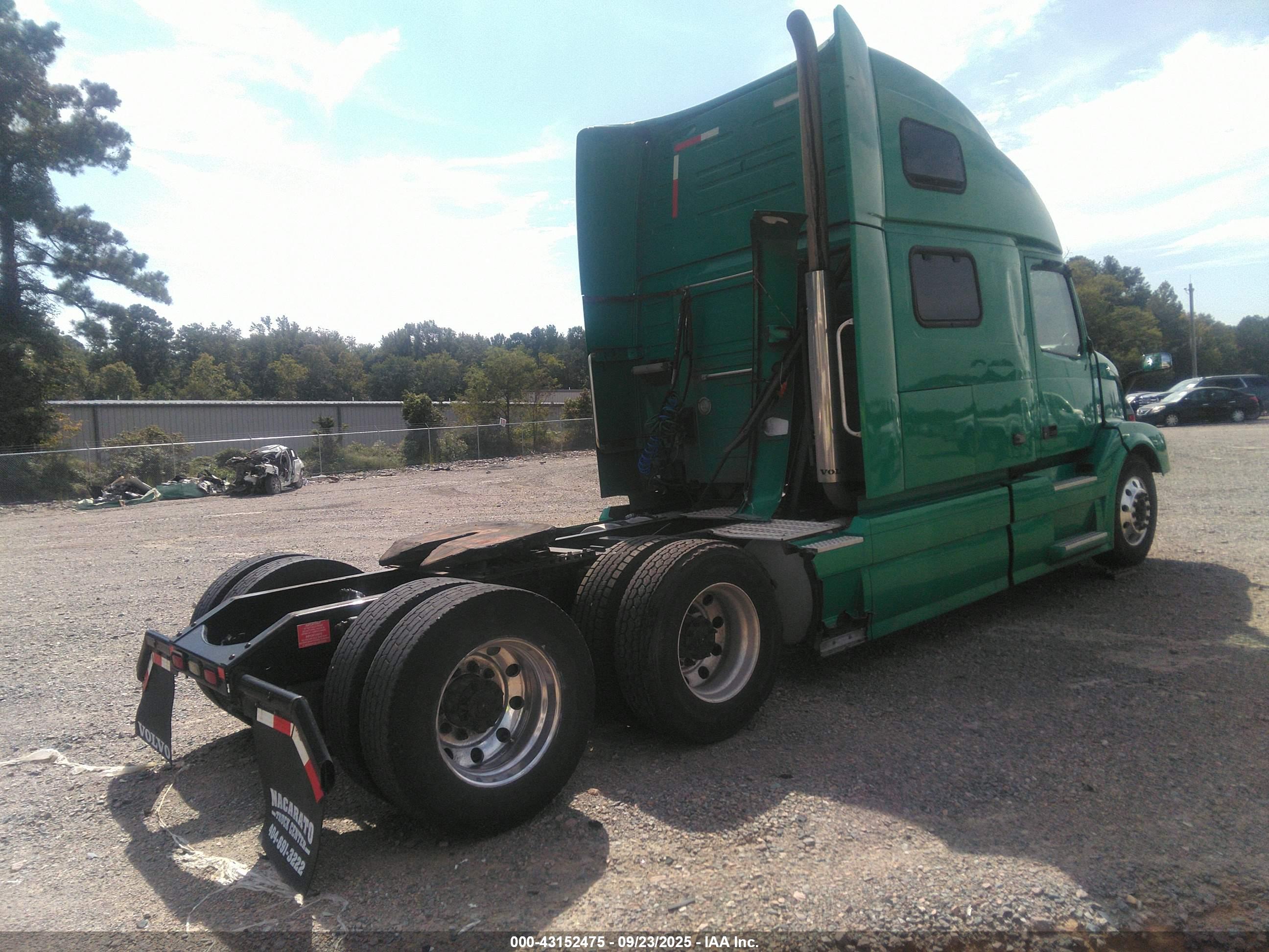 VOLVO VN image 4
