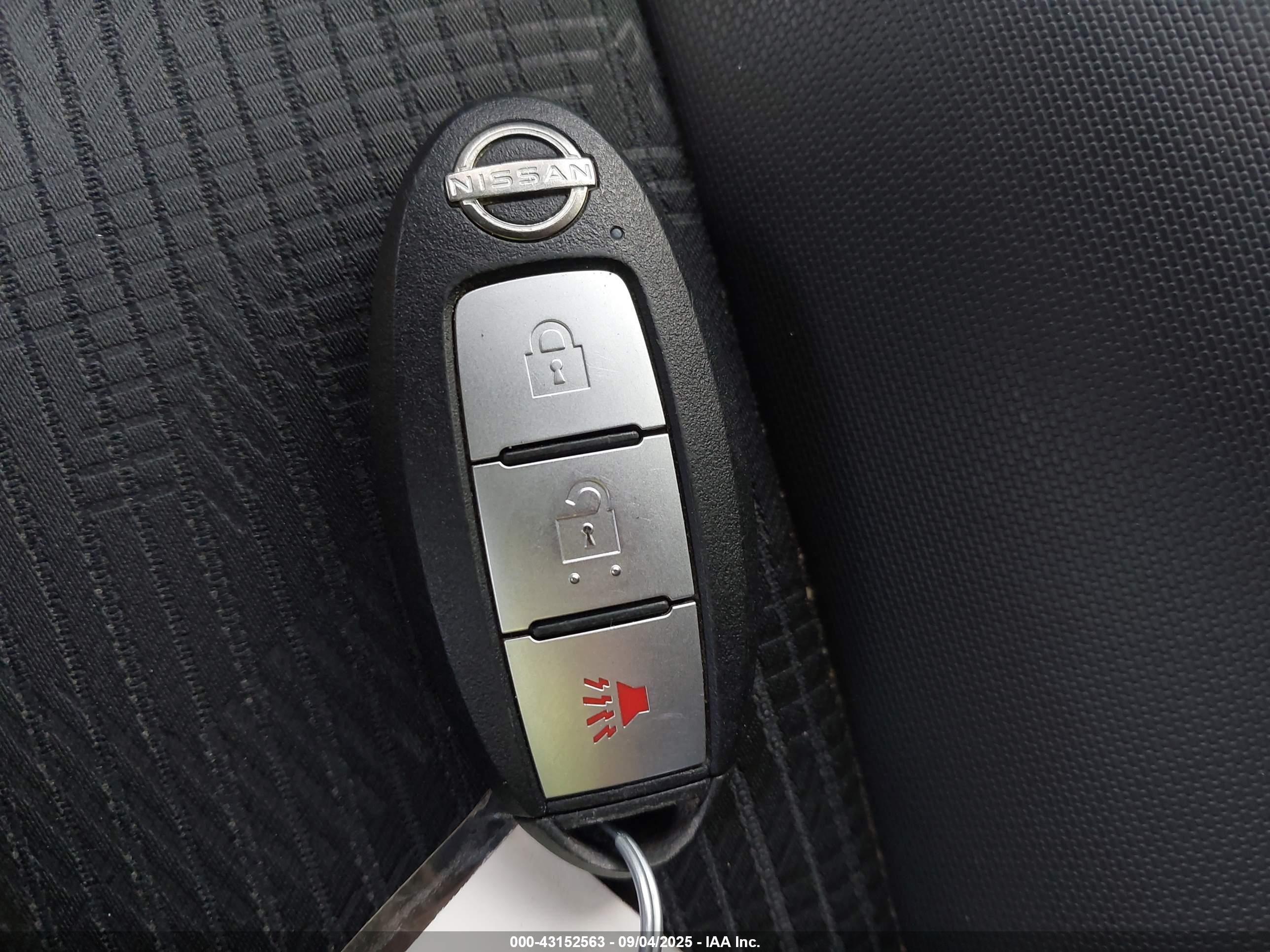 NISSAN TITAN image 11