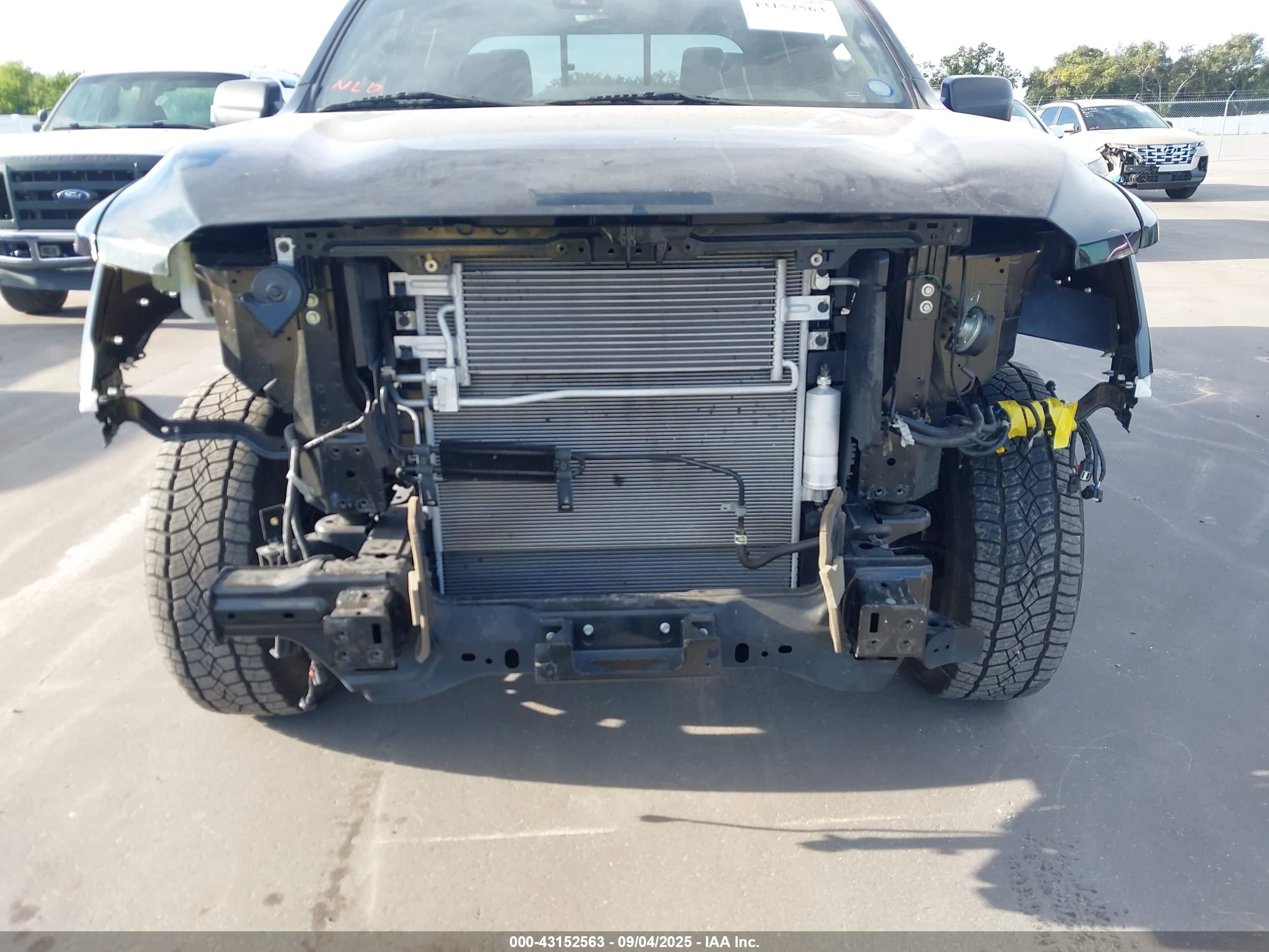 NISSAN TITAN image 6