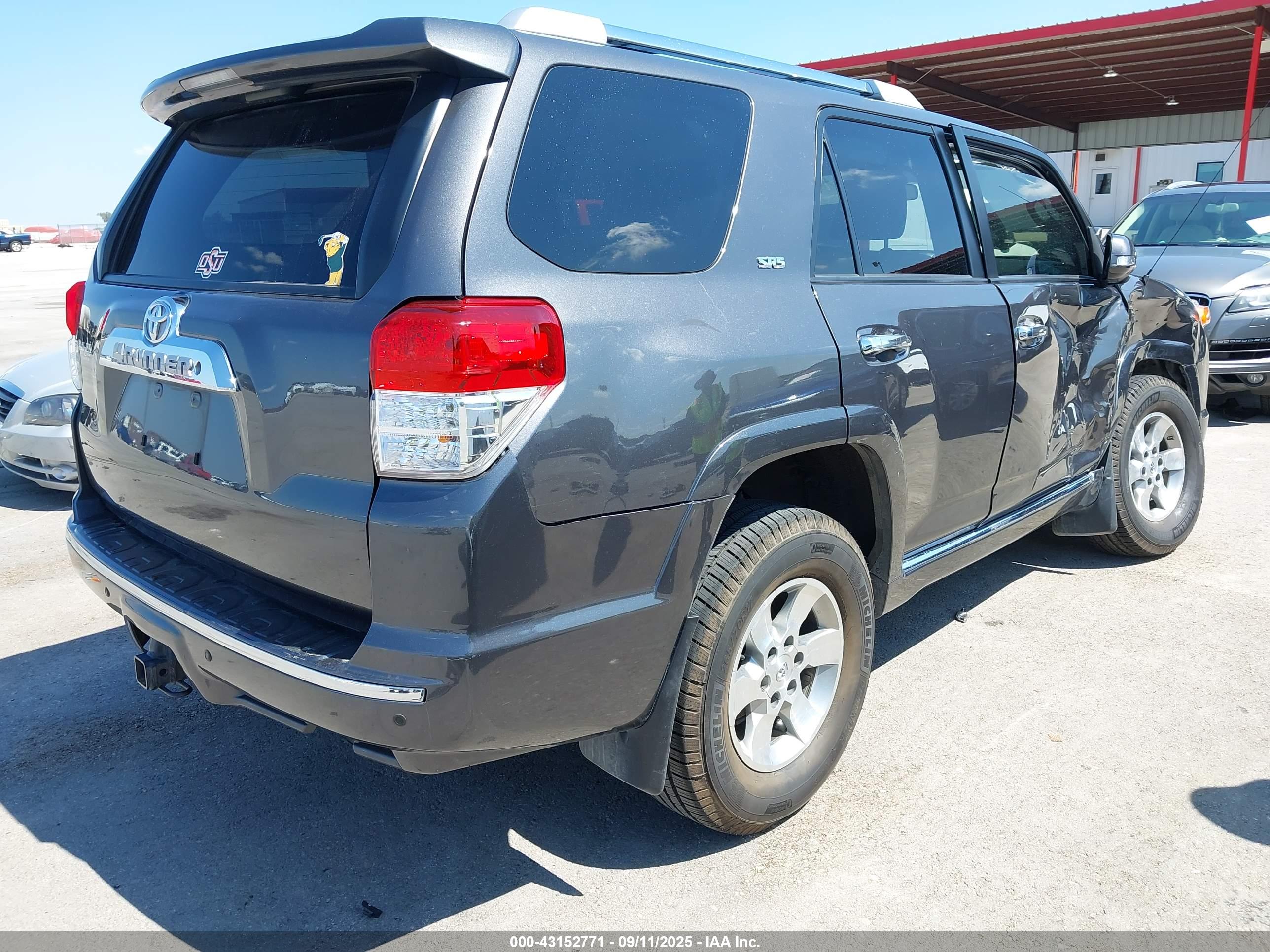 TOYOTA 4RUNNER image 4