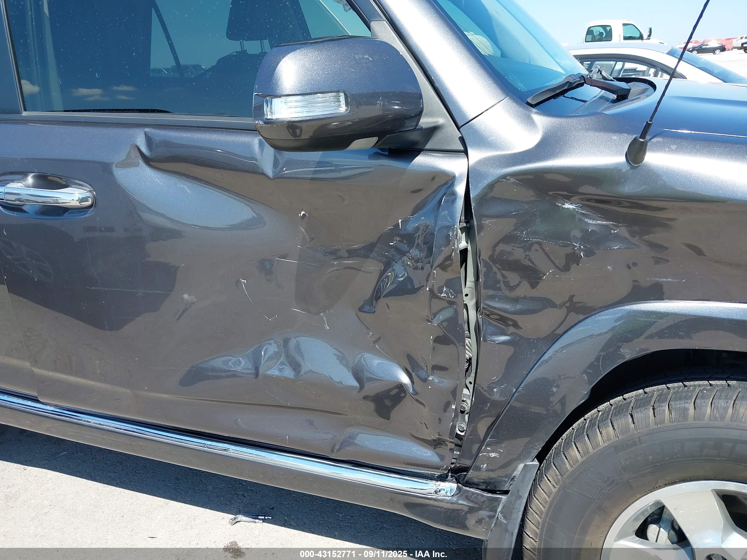 TOYOTA 4RUNNER image 6