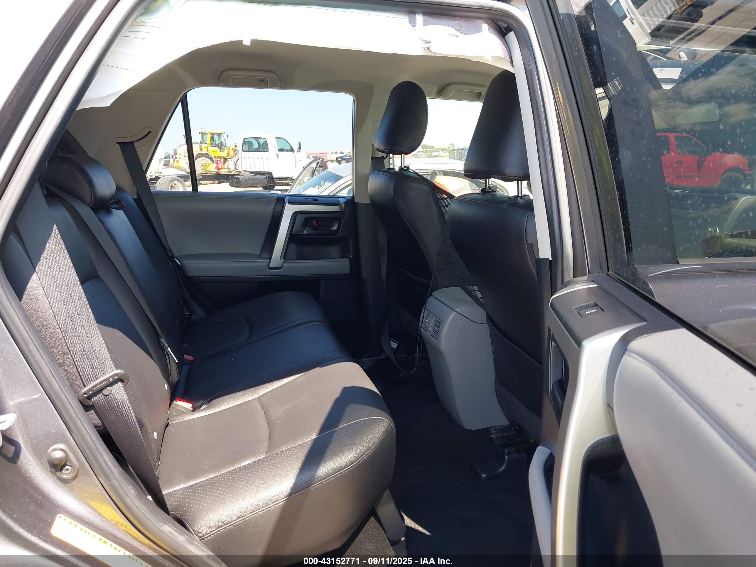 TOYOTA 4RUNNER image 8