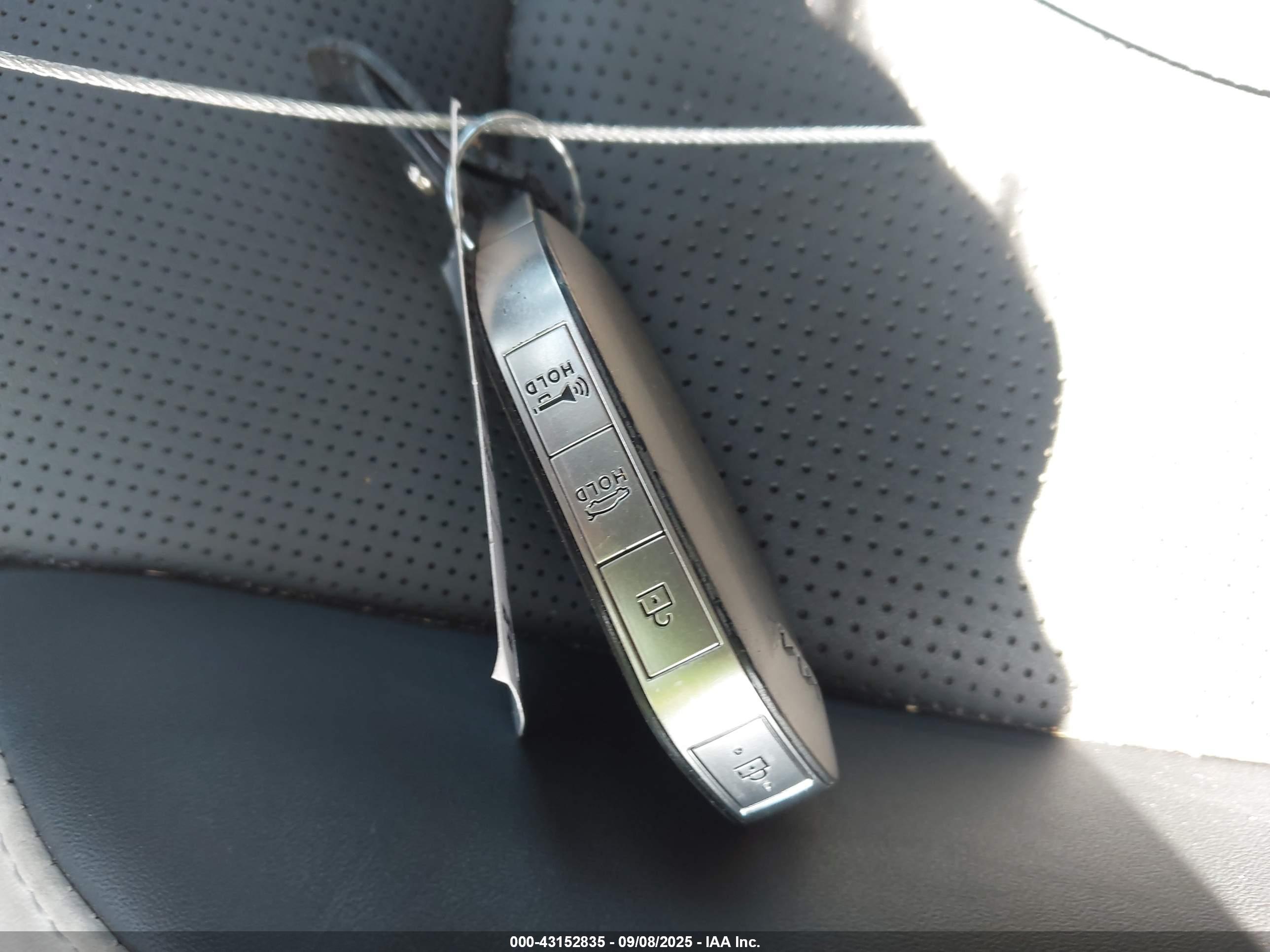 KIA K5 image 11
