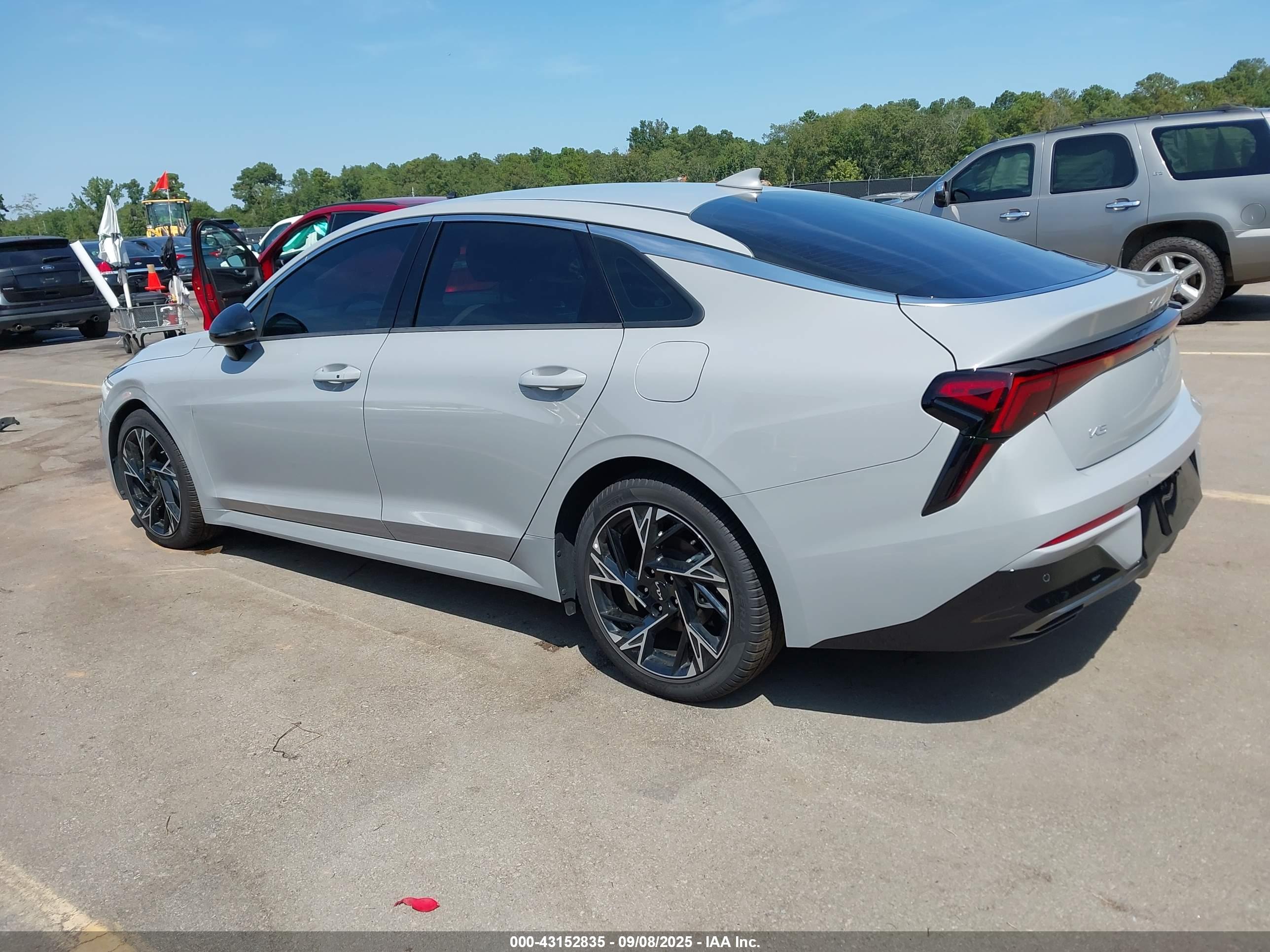 KIA K5 image 3