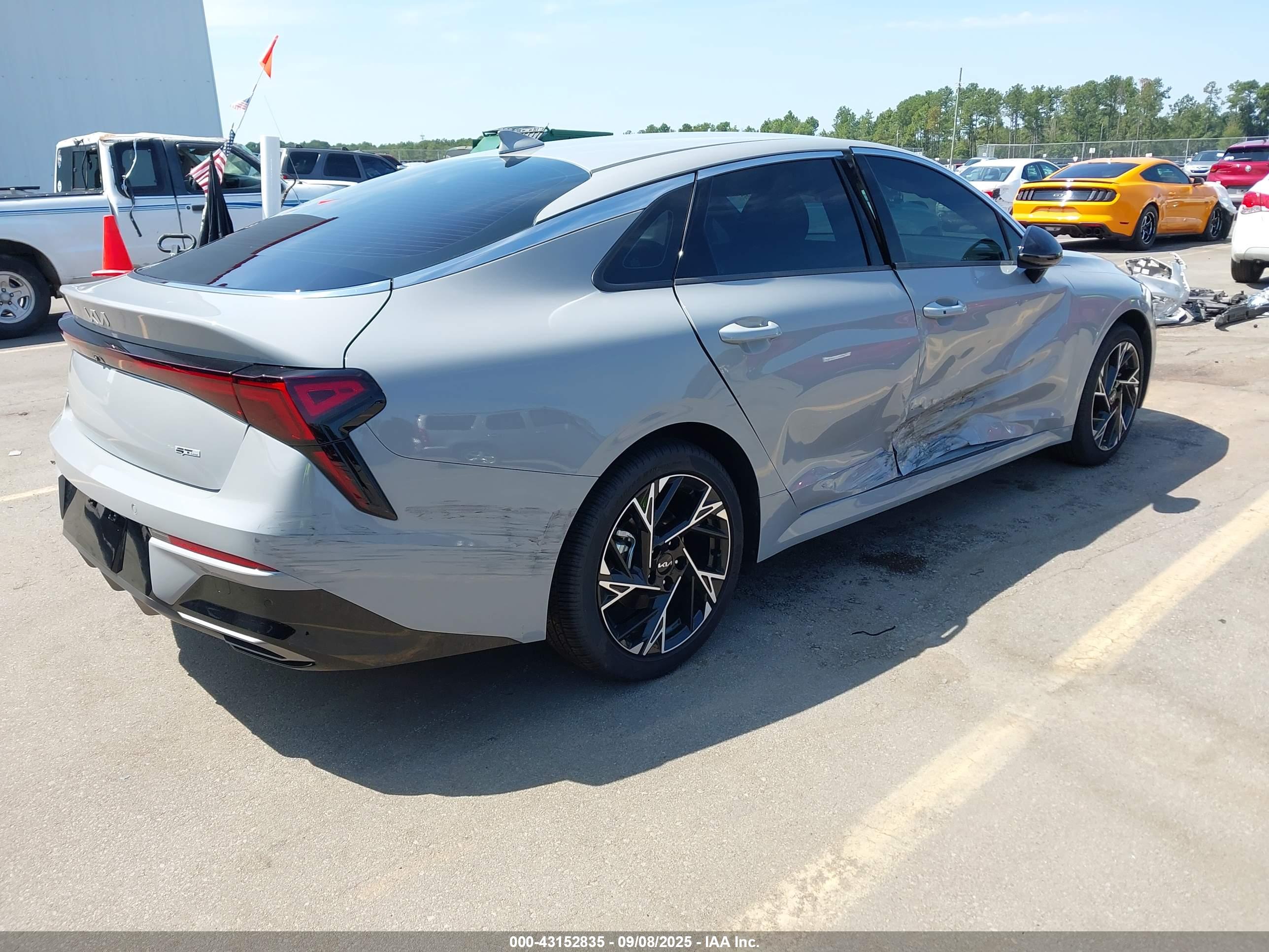 KIA K5 image 4