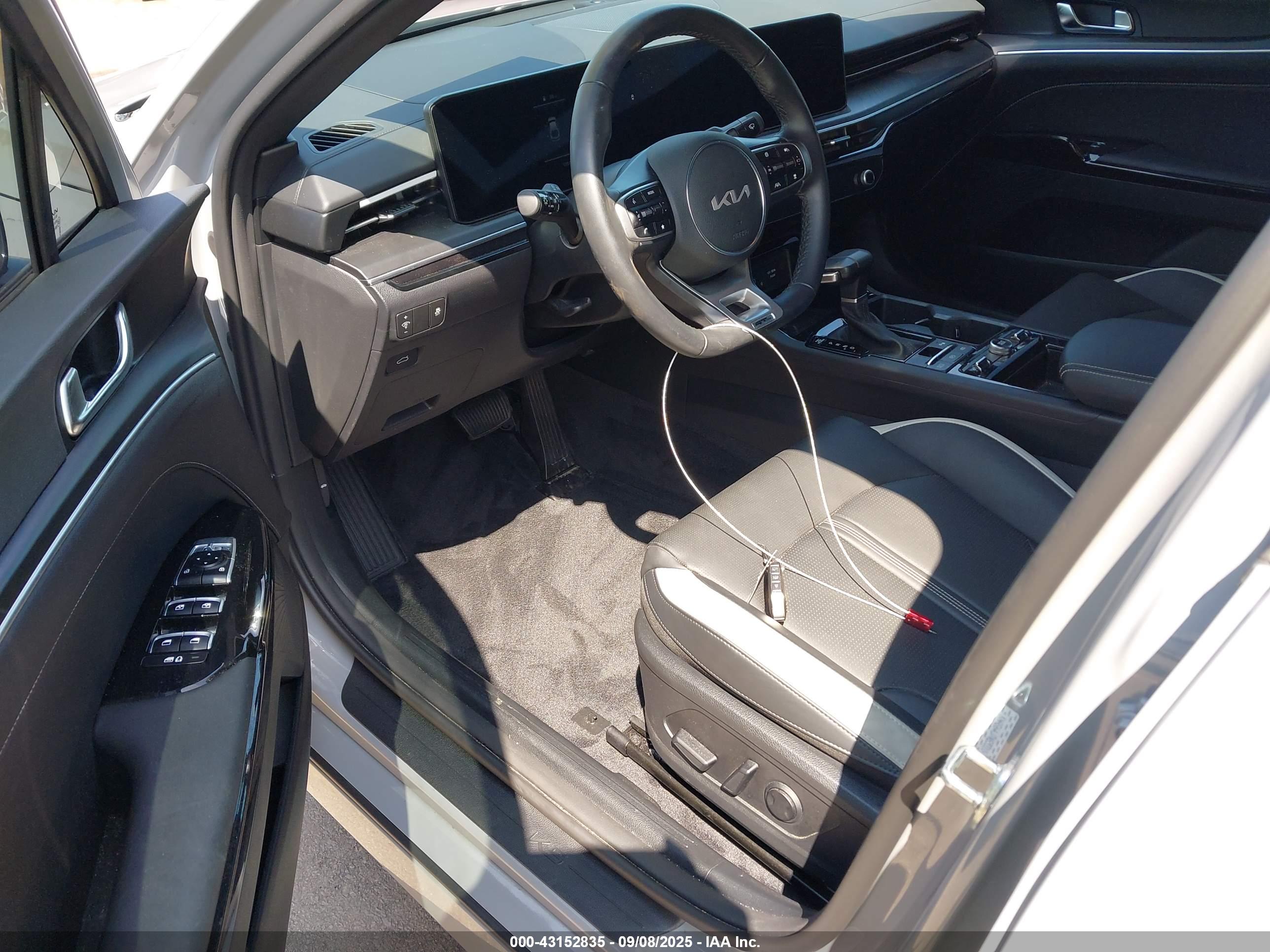 KIA K5 image 5