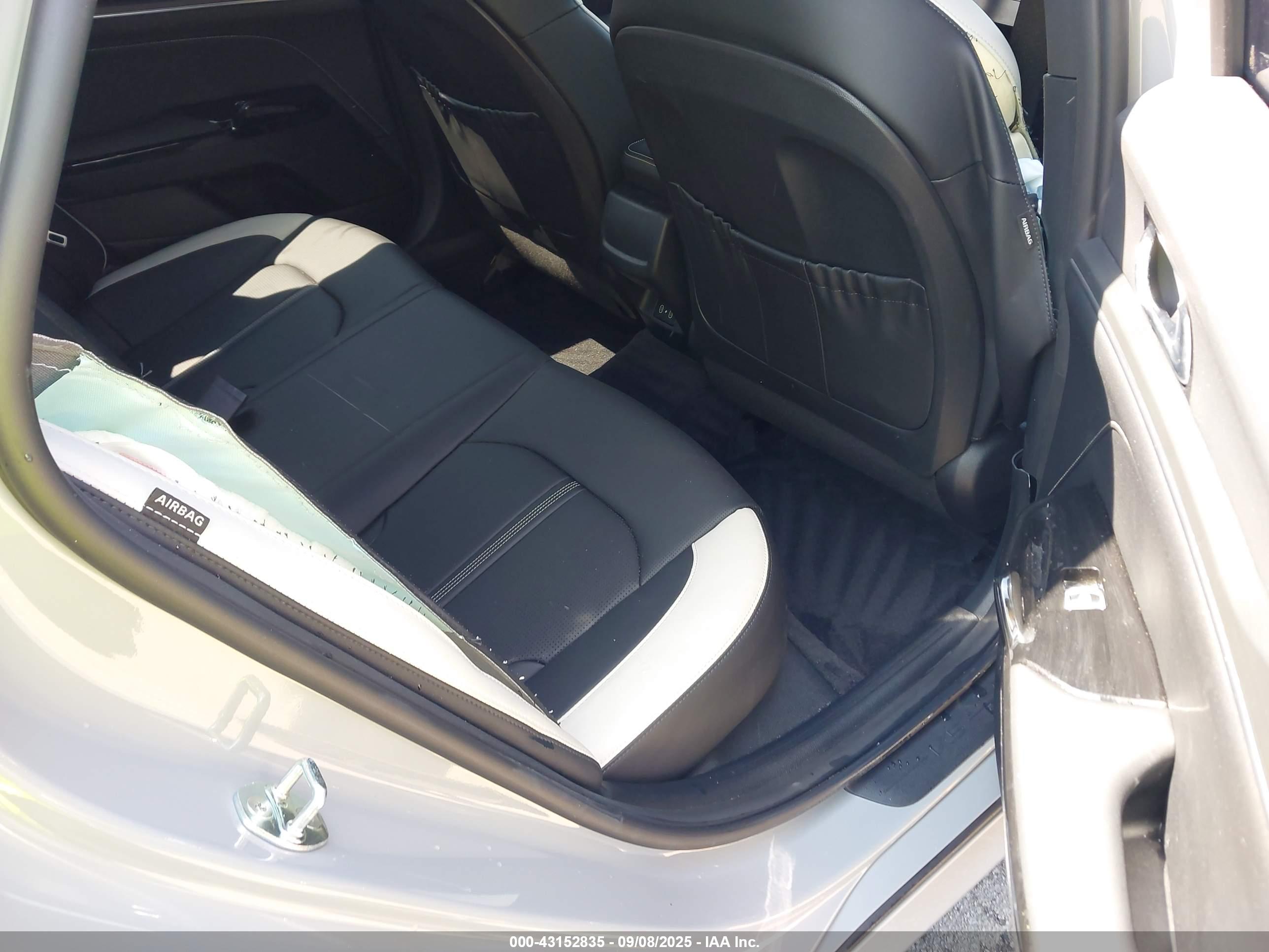 KIA K5 image 8