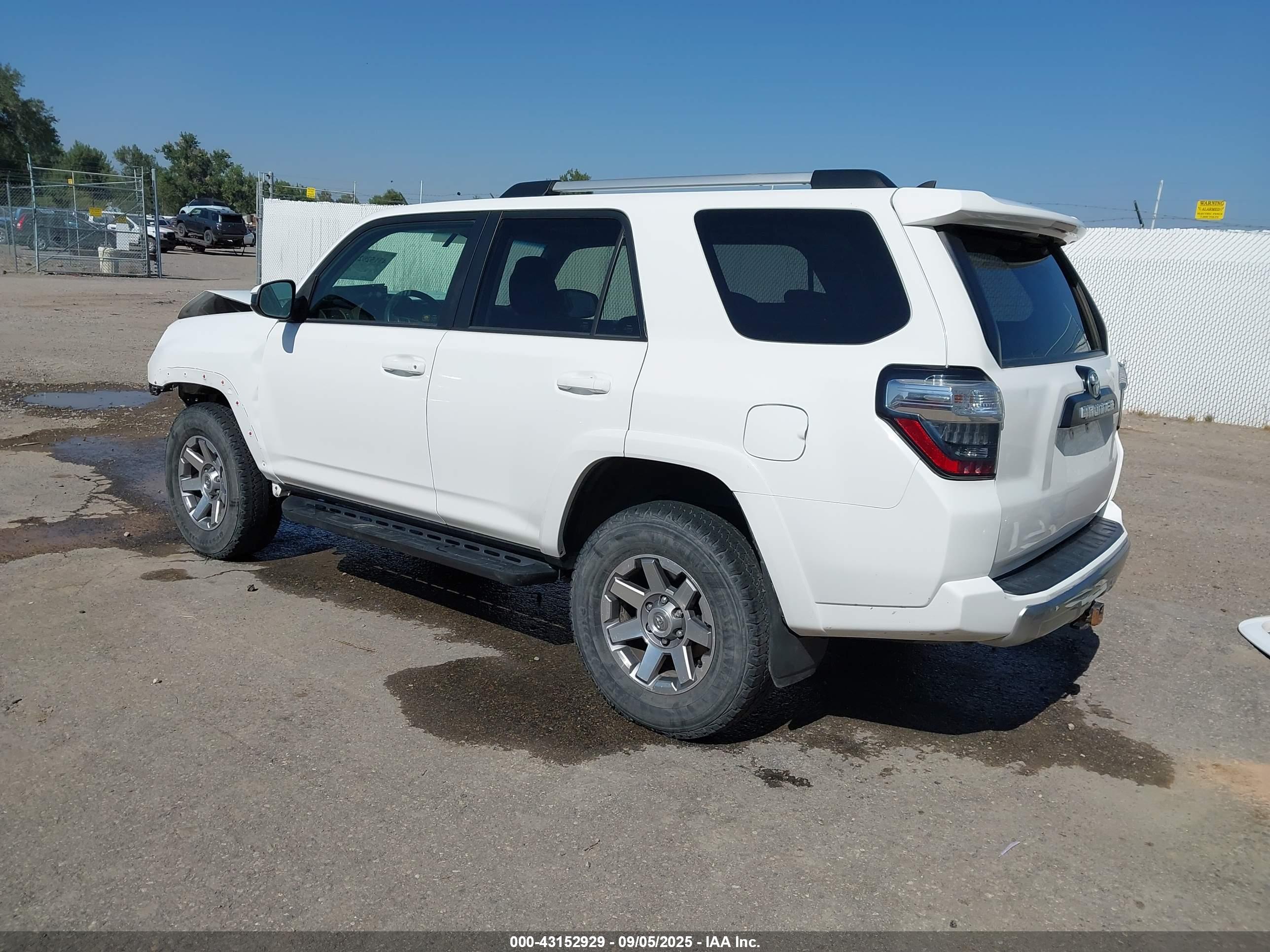 TOYOTA 4RUNNER image 3