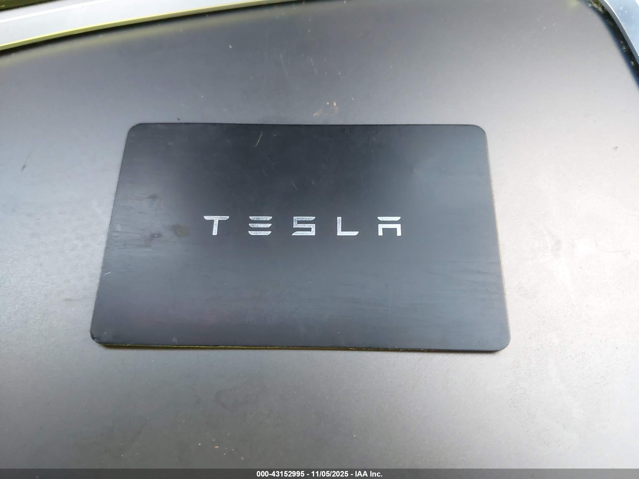 TESLA MODEL image 11