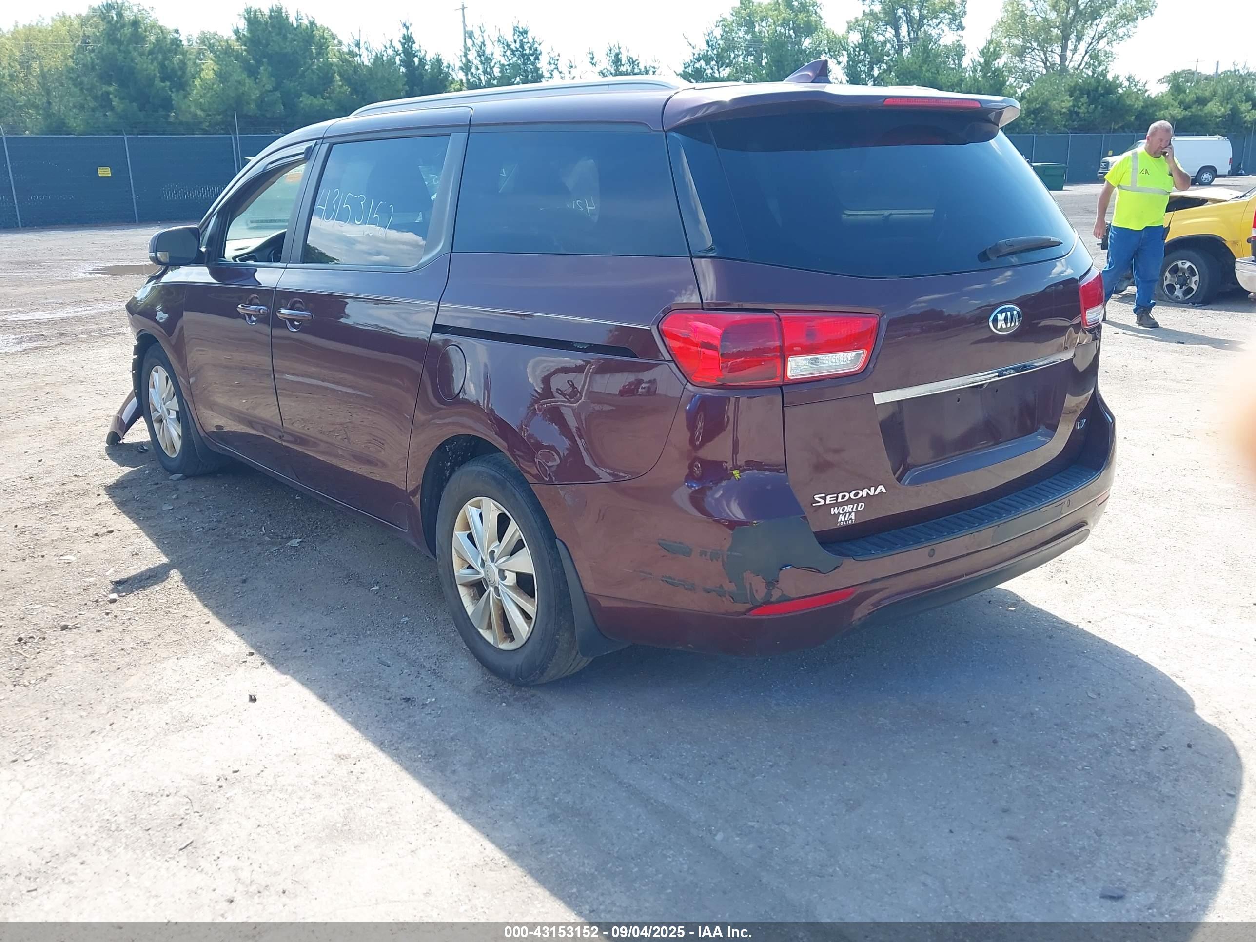 KIA SEDONA image 3