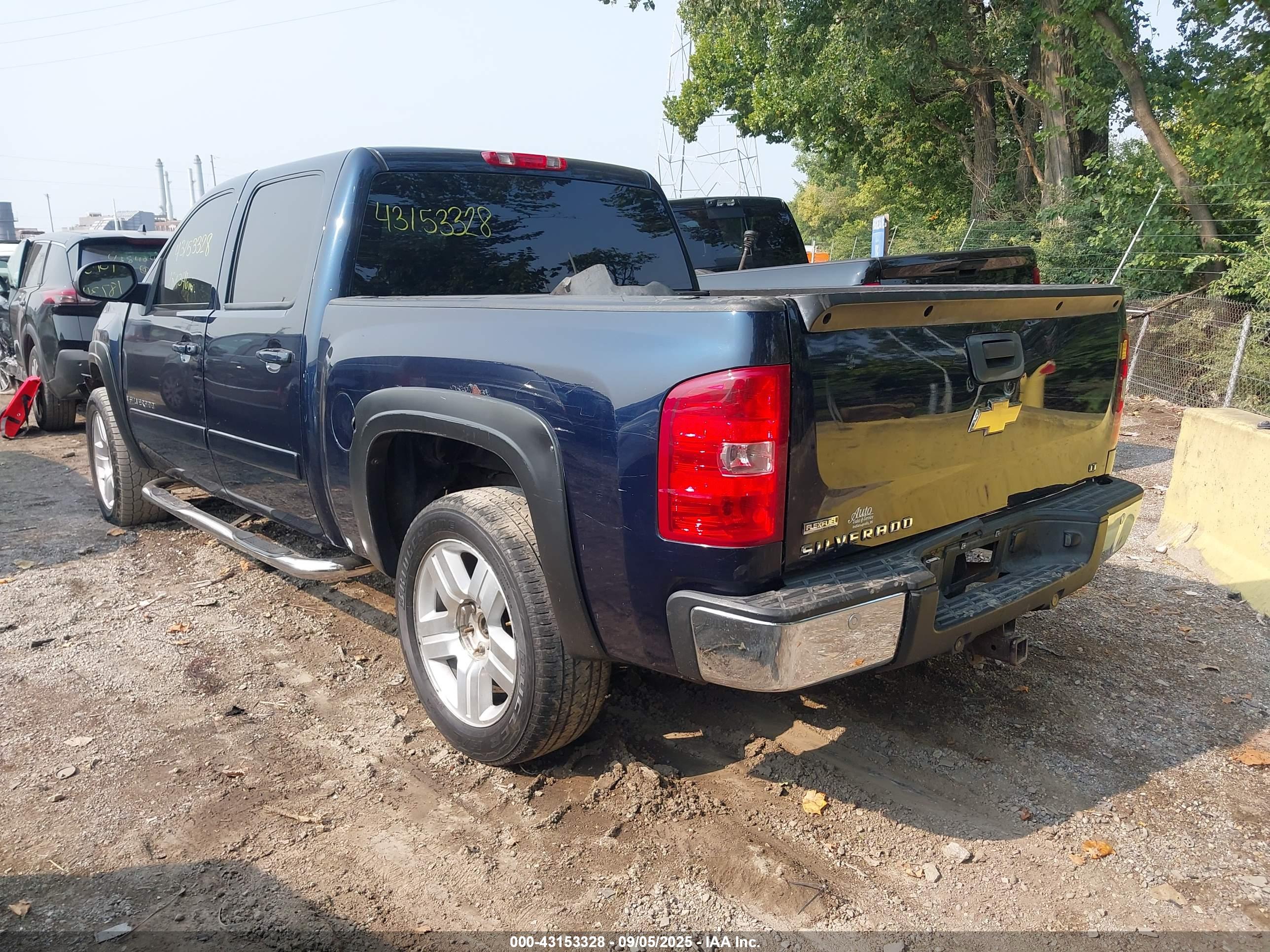 CHEVROLET SILVERADO image 3
