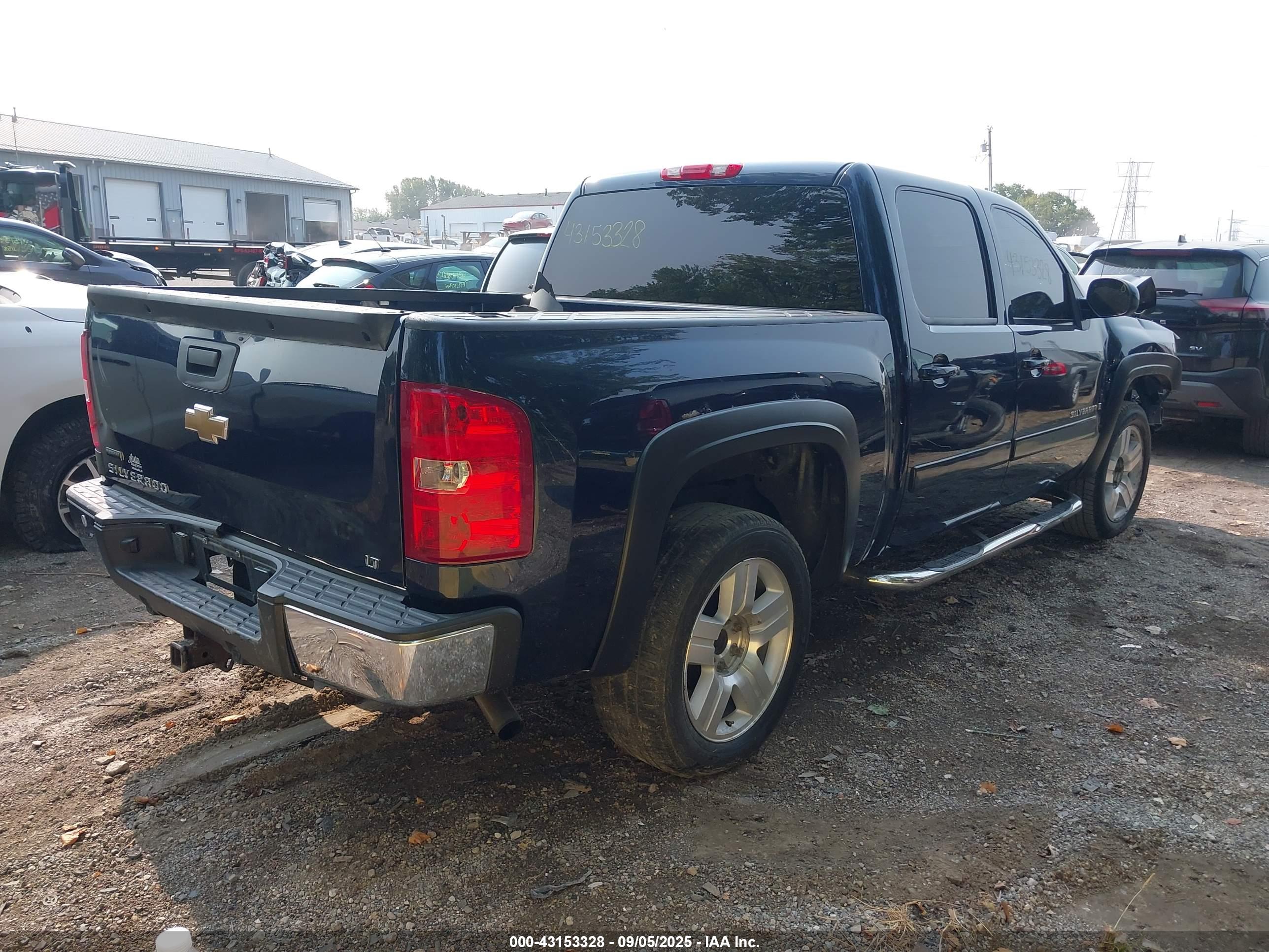 CHEVROLET SILVERADO image 4