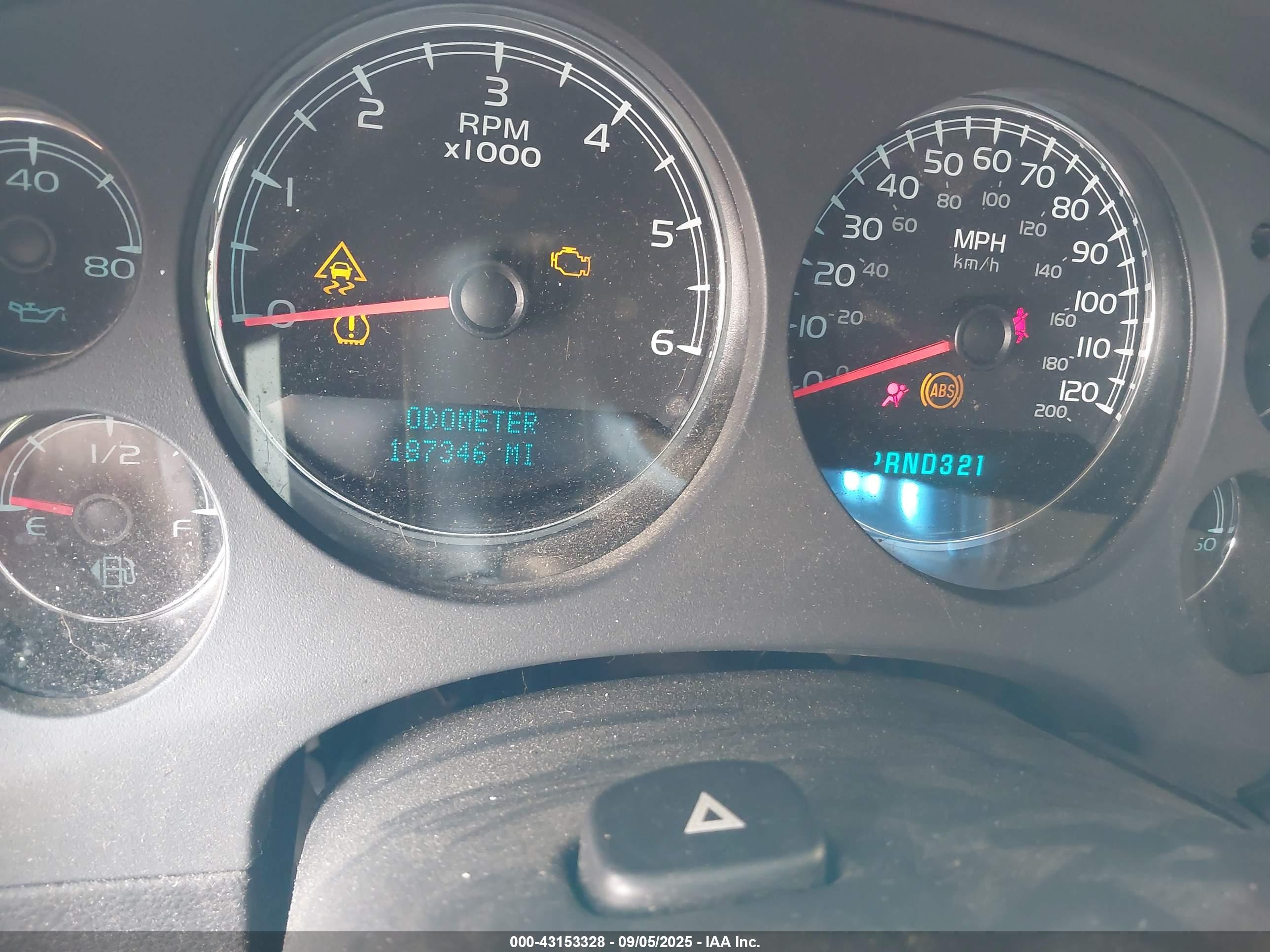 CHEVROLET SILVERADO image 7