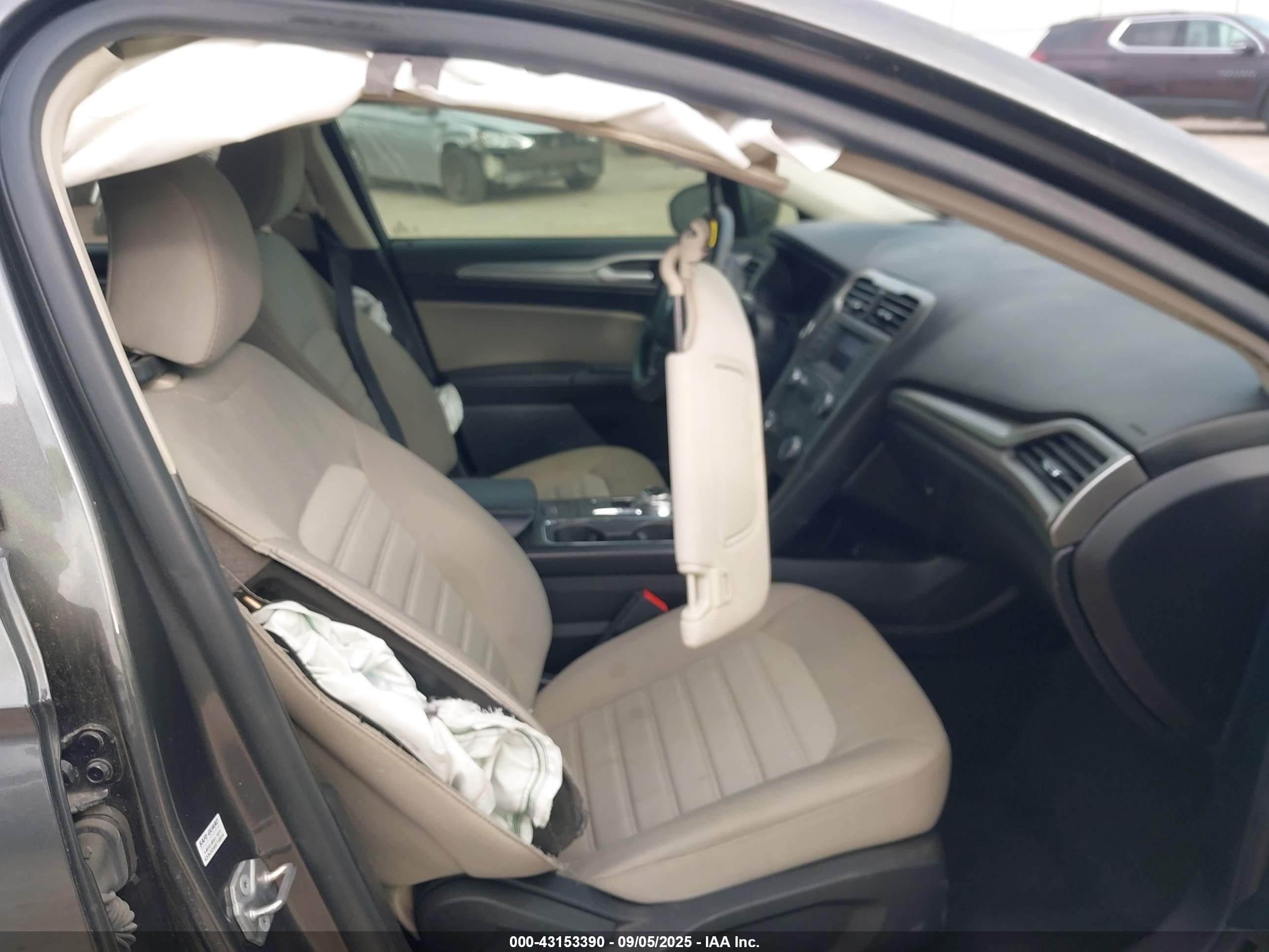FORD FUSION image 5