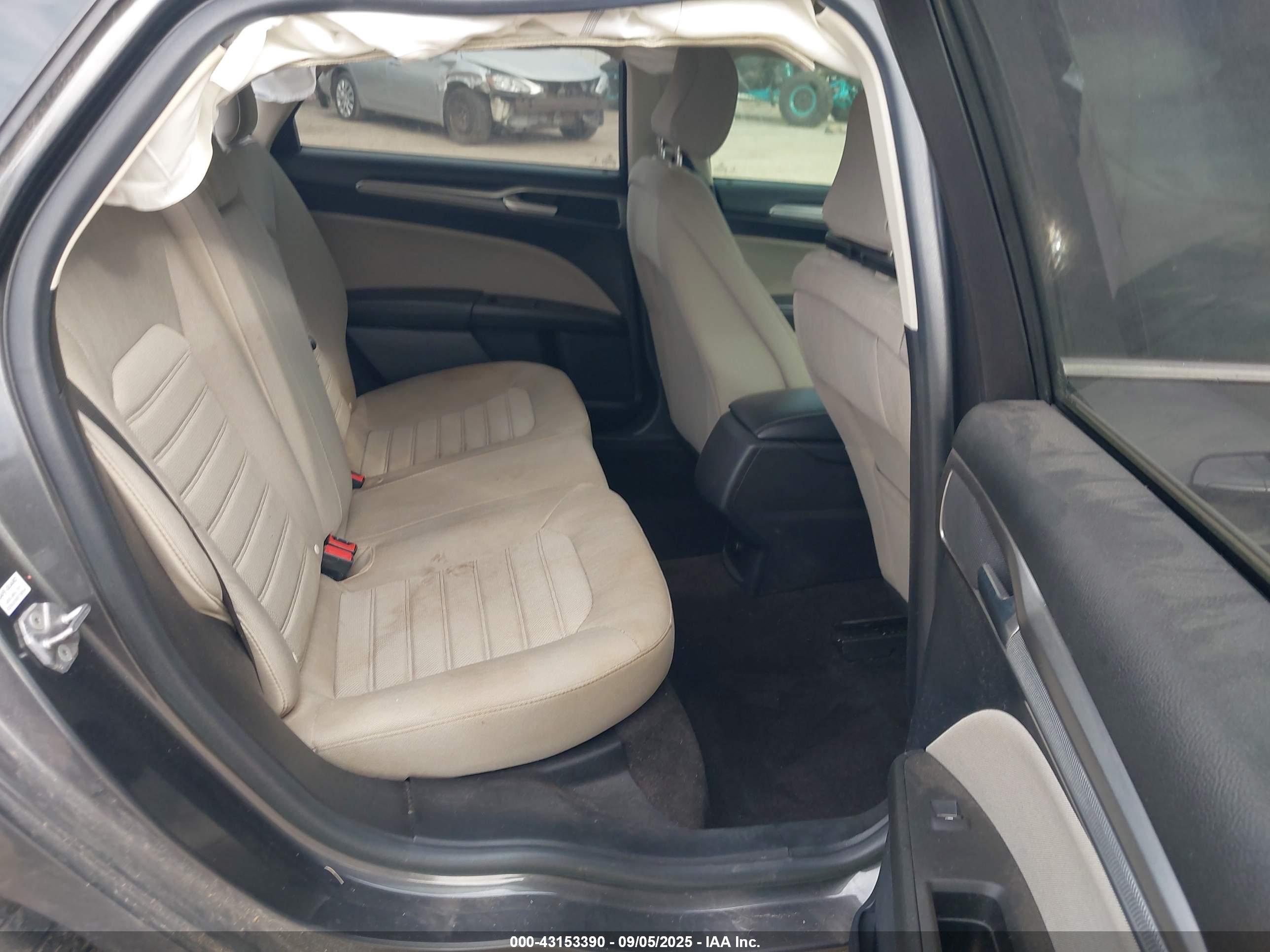 FORD FUSION image 8