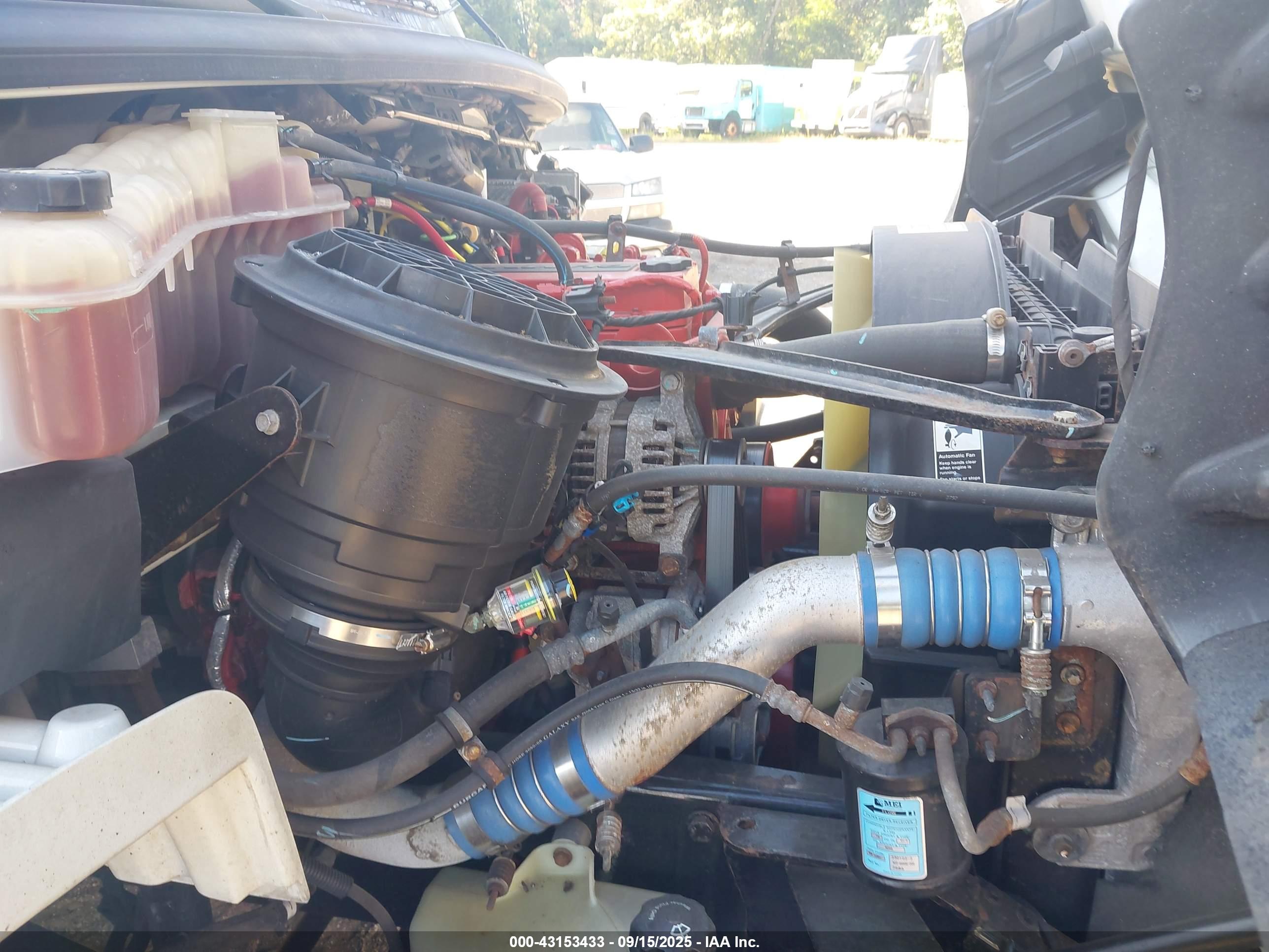 FREIGHTLINER M2 image 10