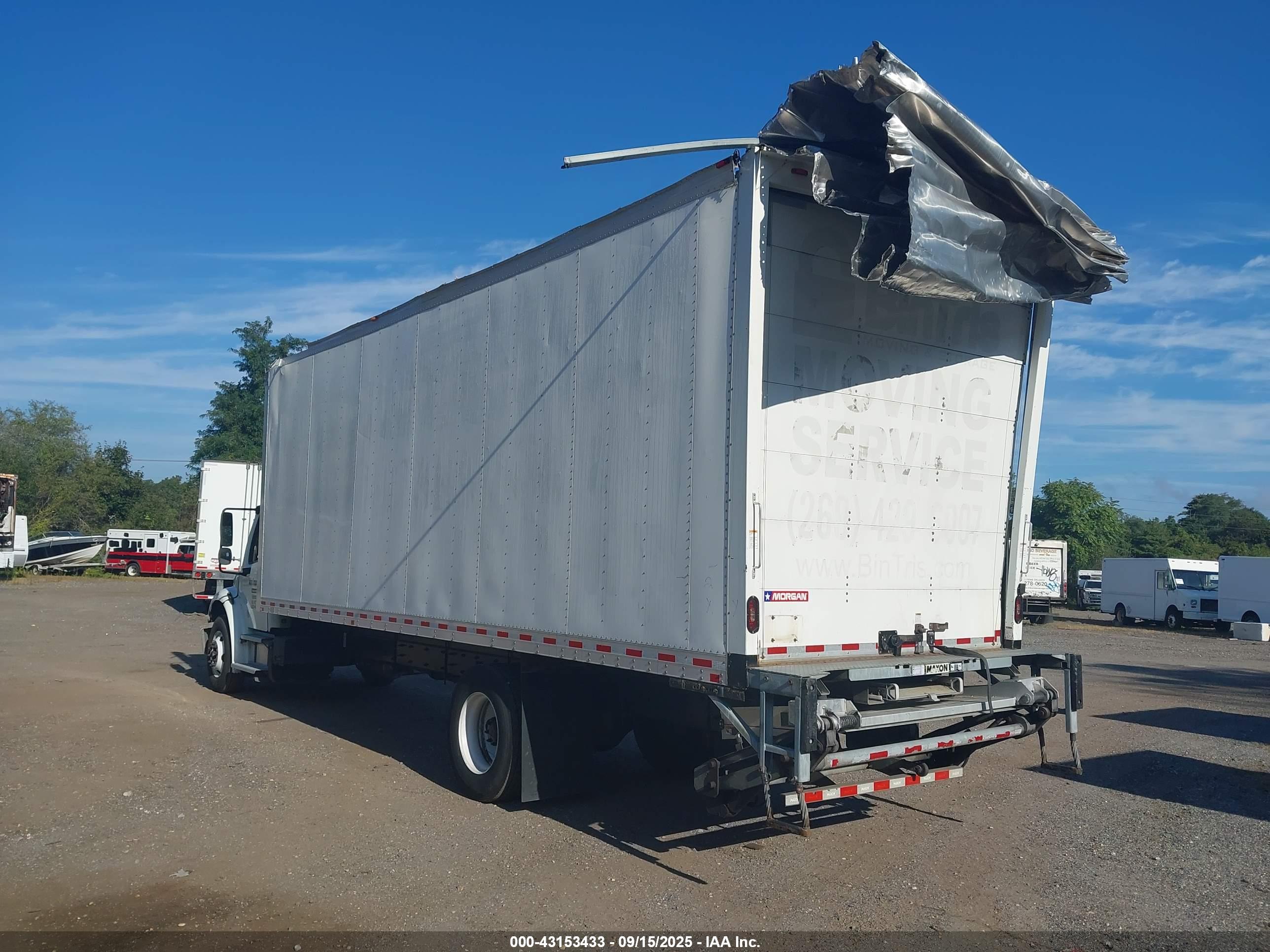 FREIGHTLINER M2 image 3
