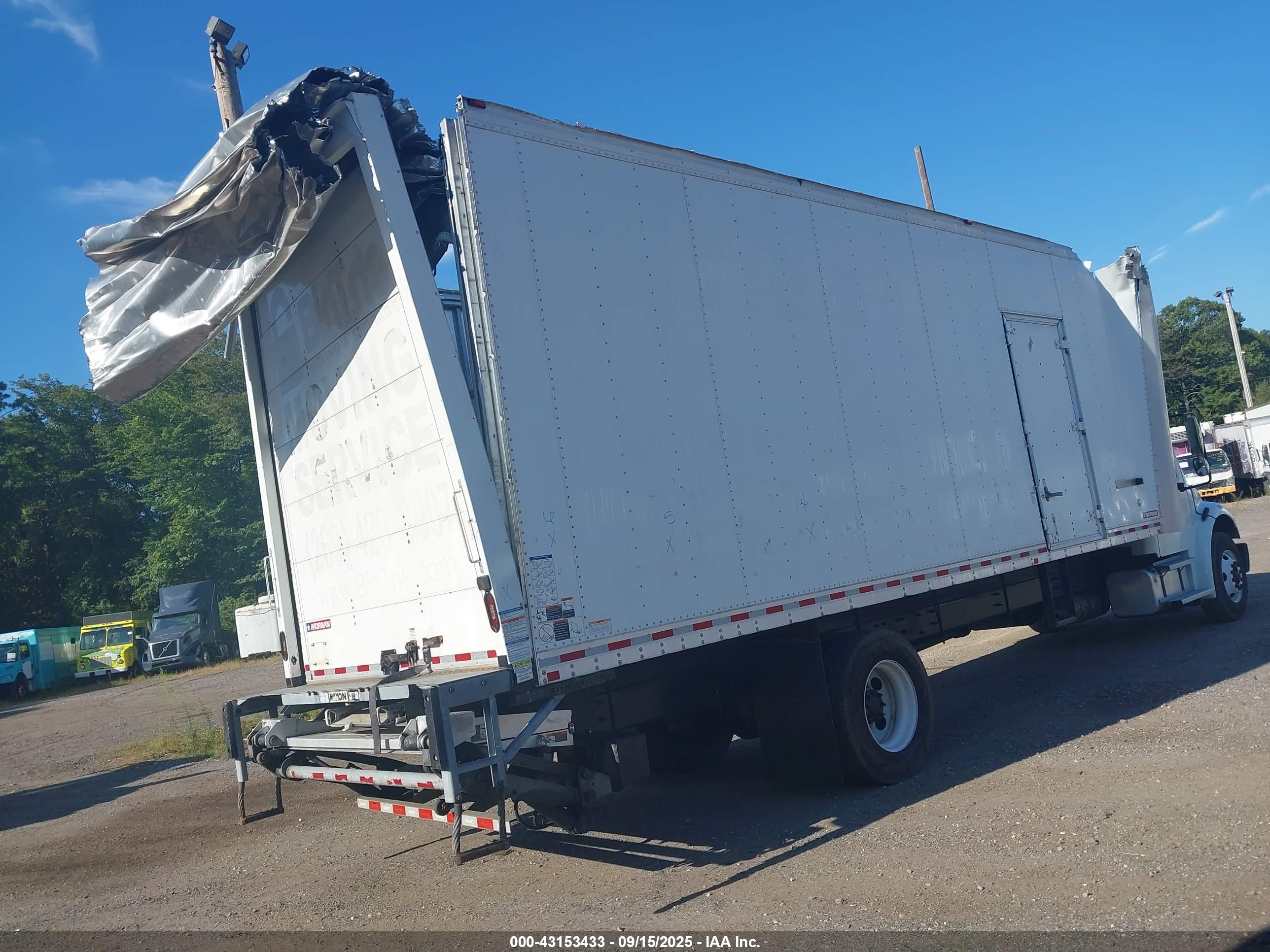 FREIGHTLINER M2 image 4