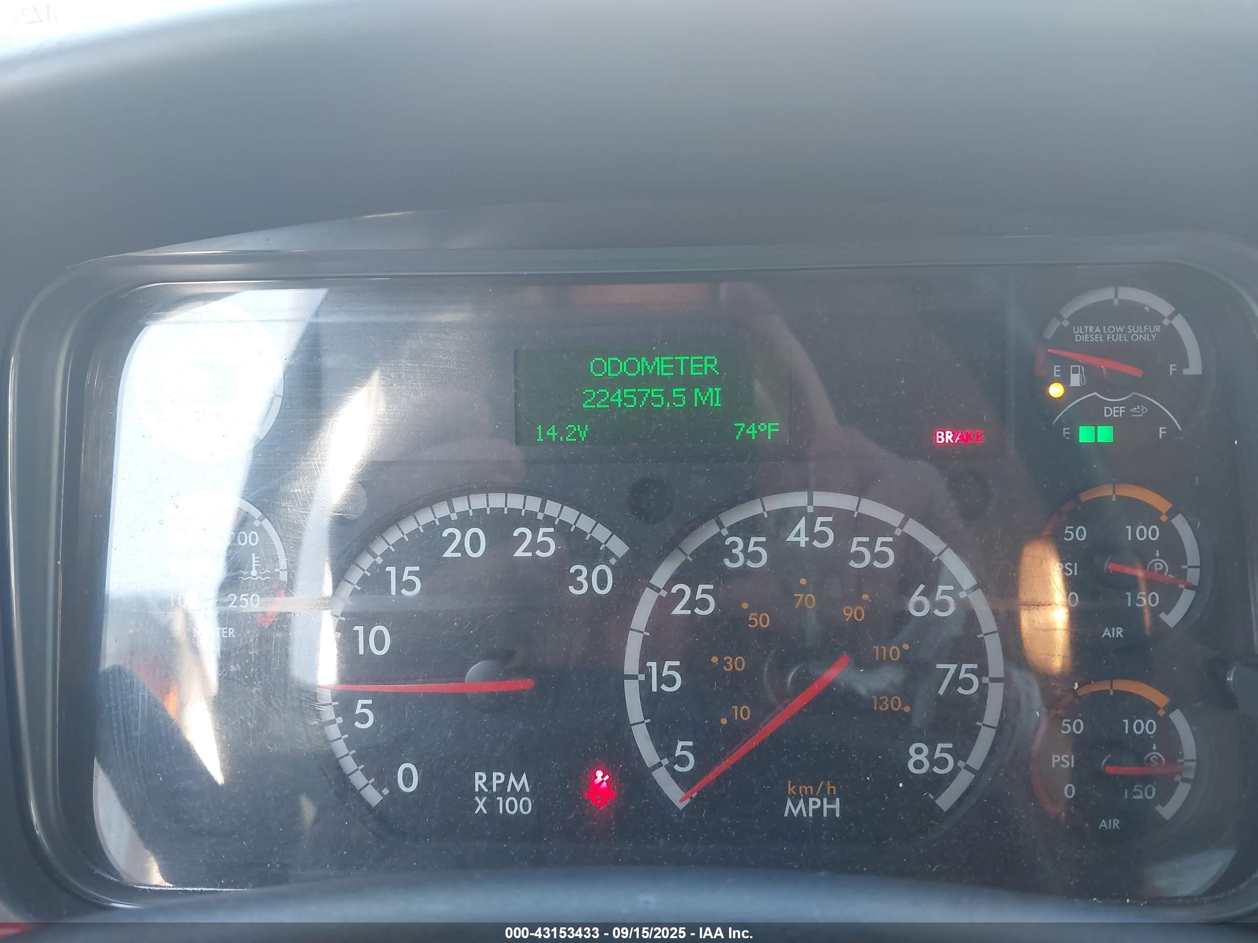 FREIGHTLINER M2 image 6